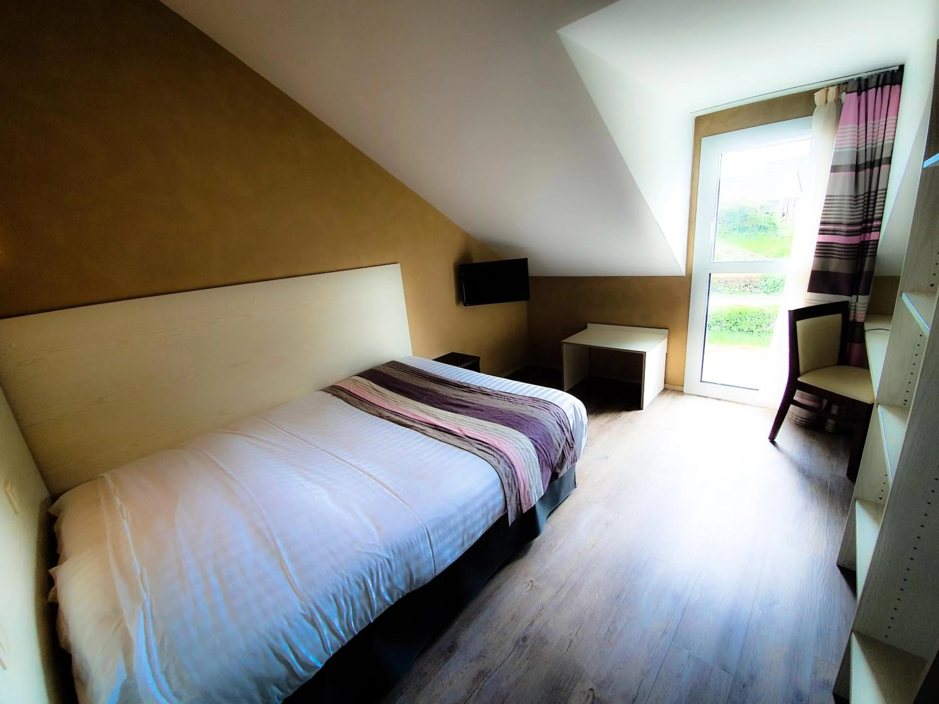 Bed in Hotel Alicia Auray Le Bono