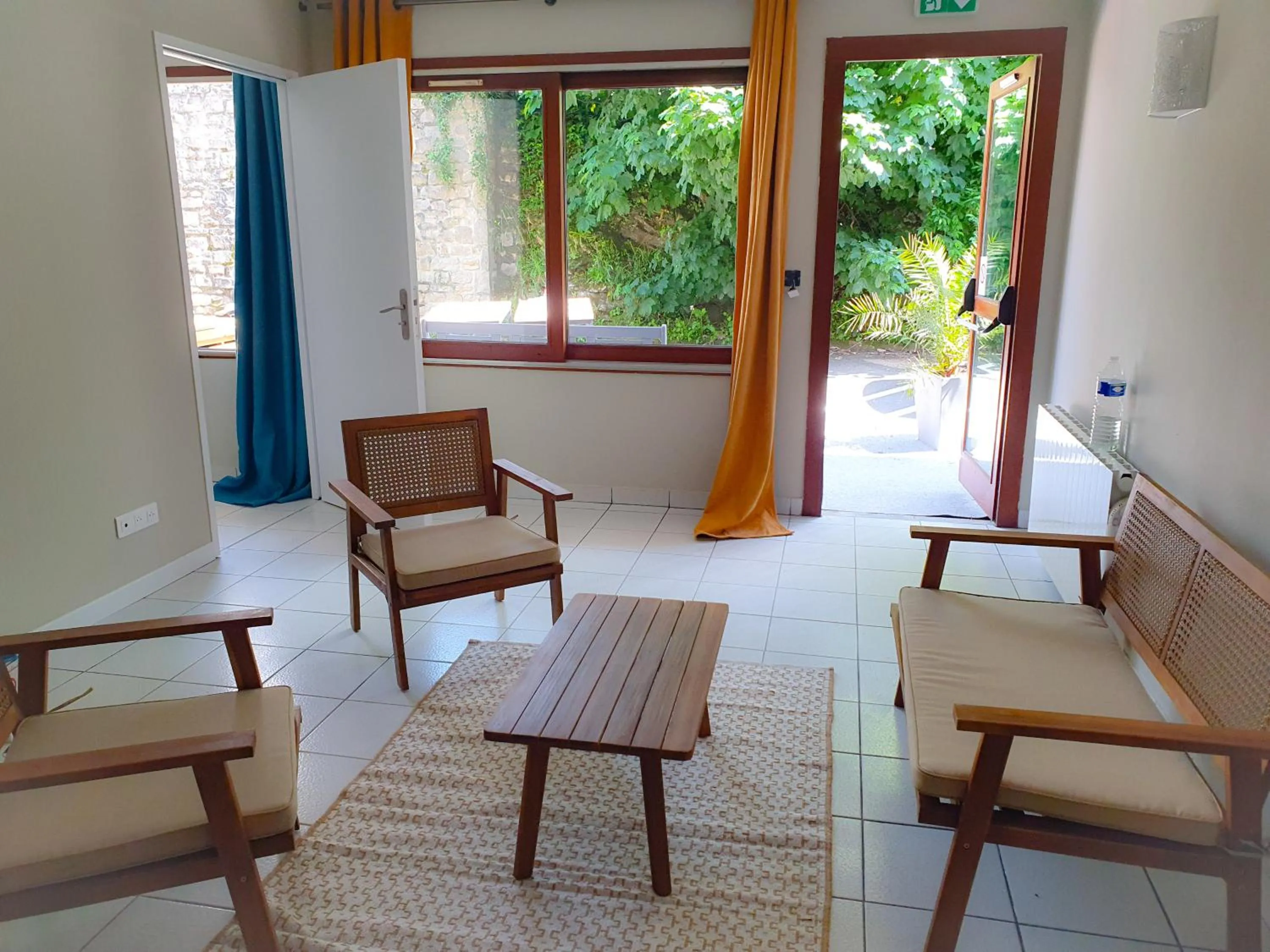 Seating area in Hotel Alicia Auray Le Bono