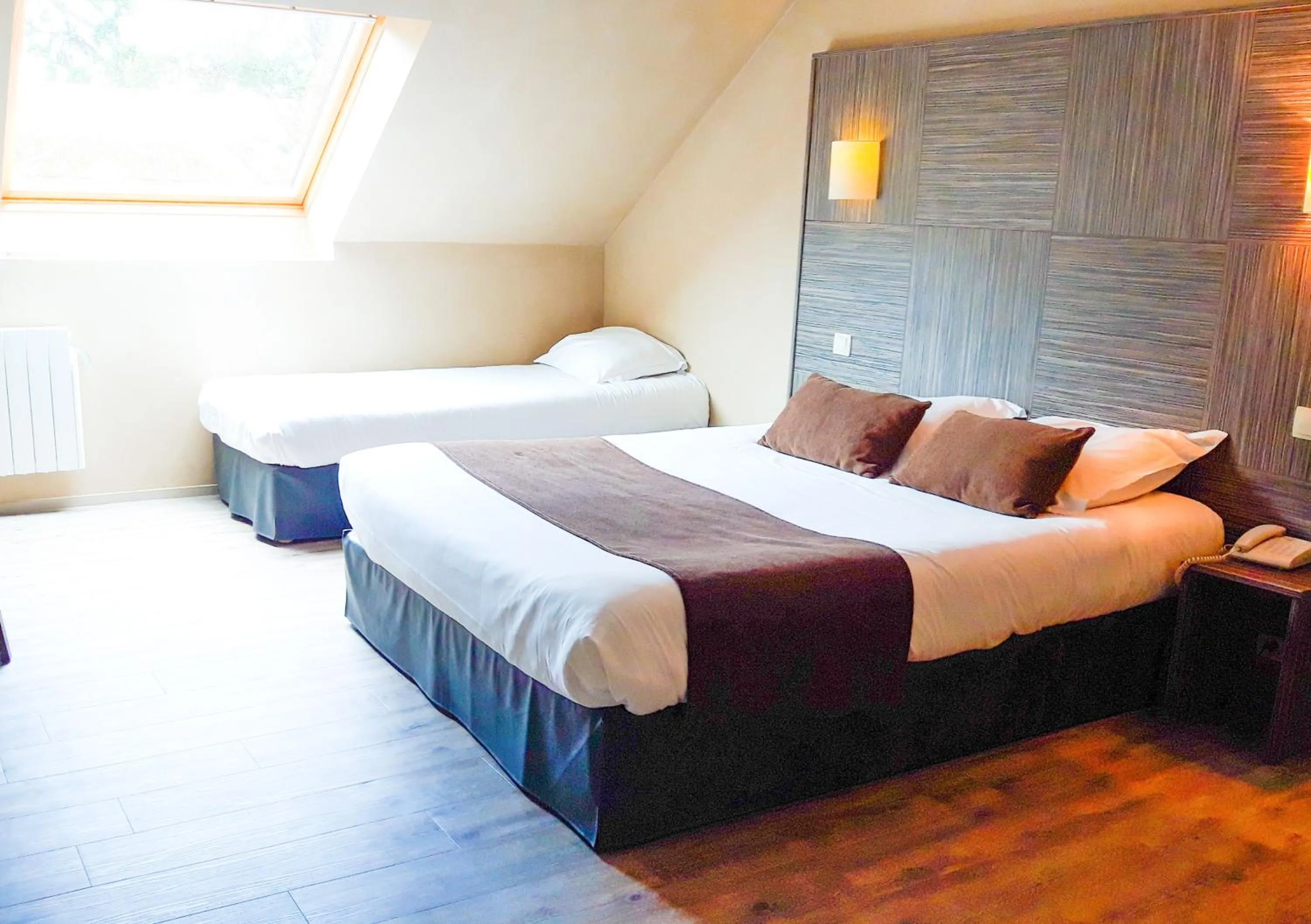 Bed in Hotel Alicia Auray Le Bono