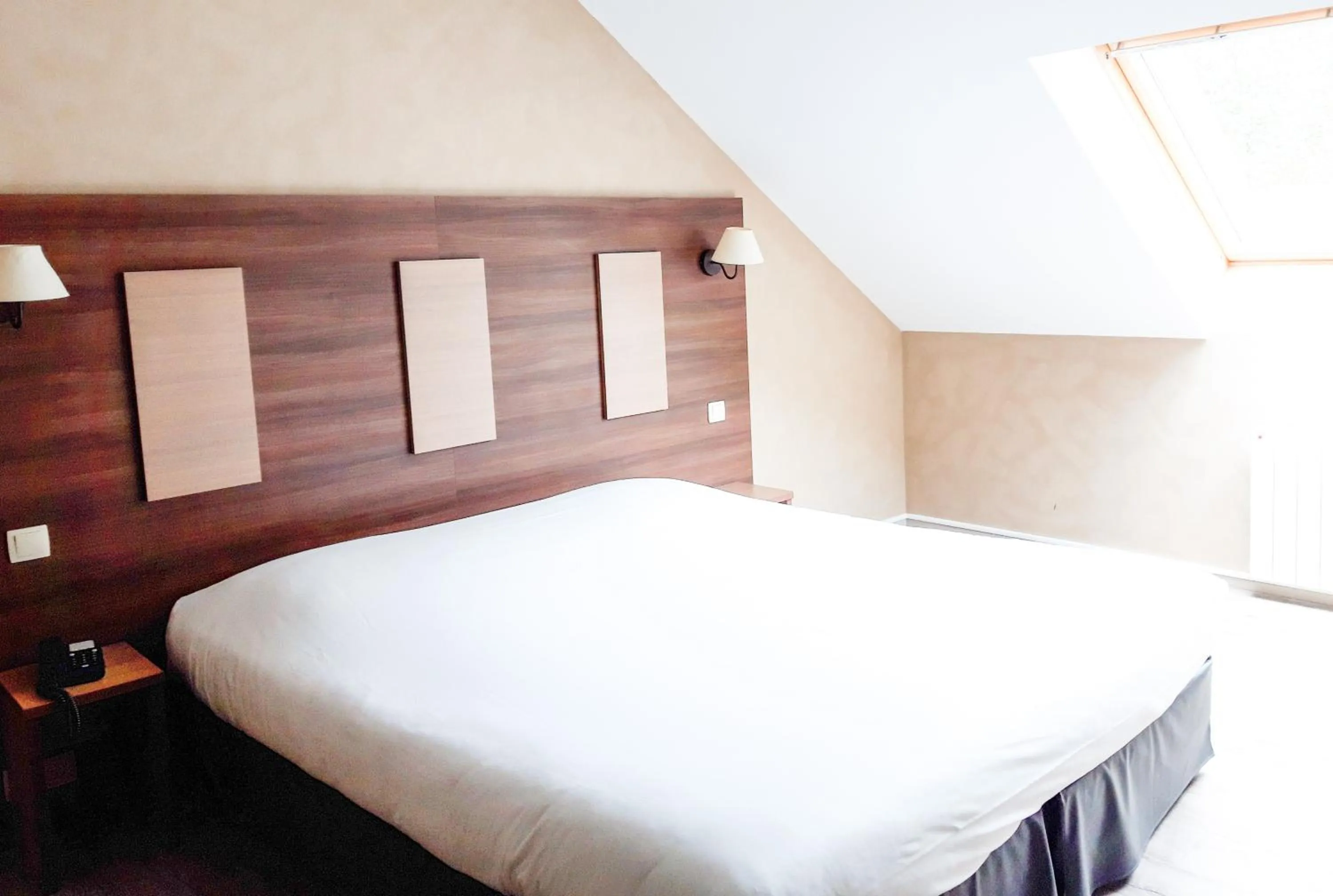 Bed in Hotel Alicia Auray Le Bono