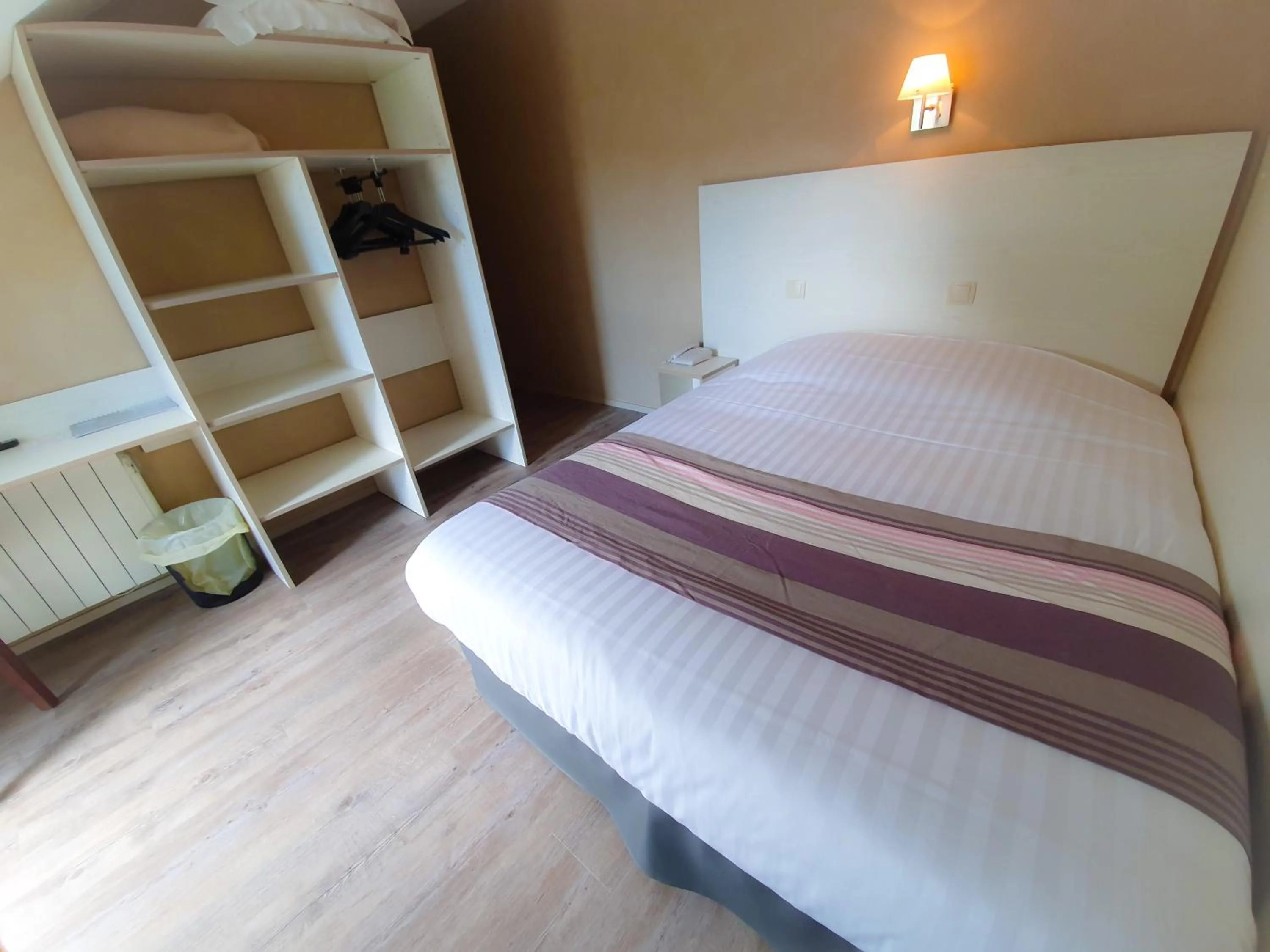 Bed in Hotel Alicia Auray Le Bono