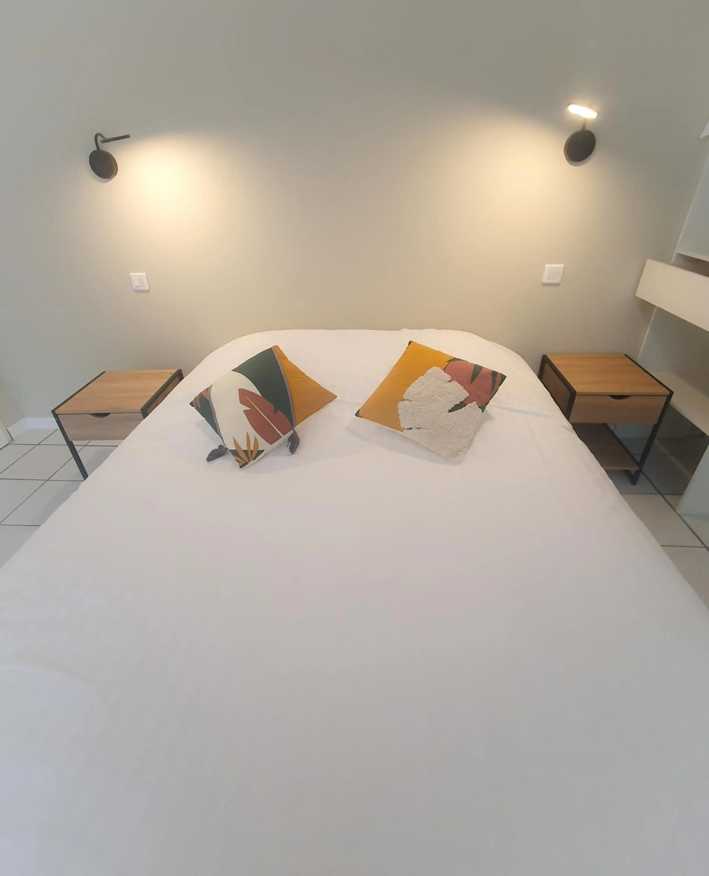 Bed in Hotel Alicia Auray Le Bono