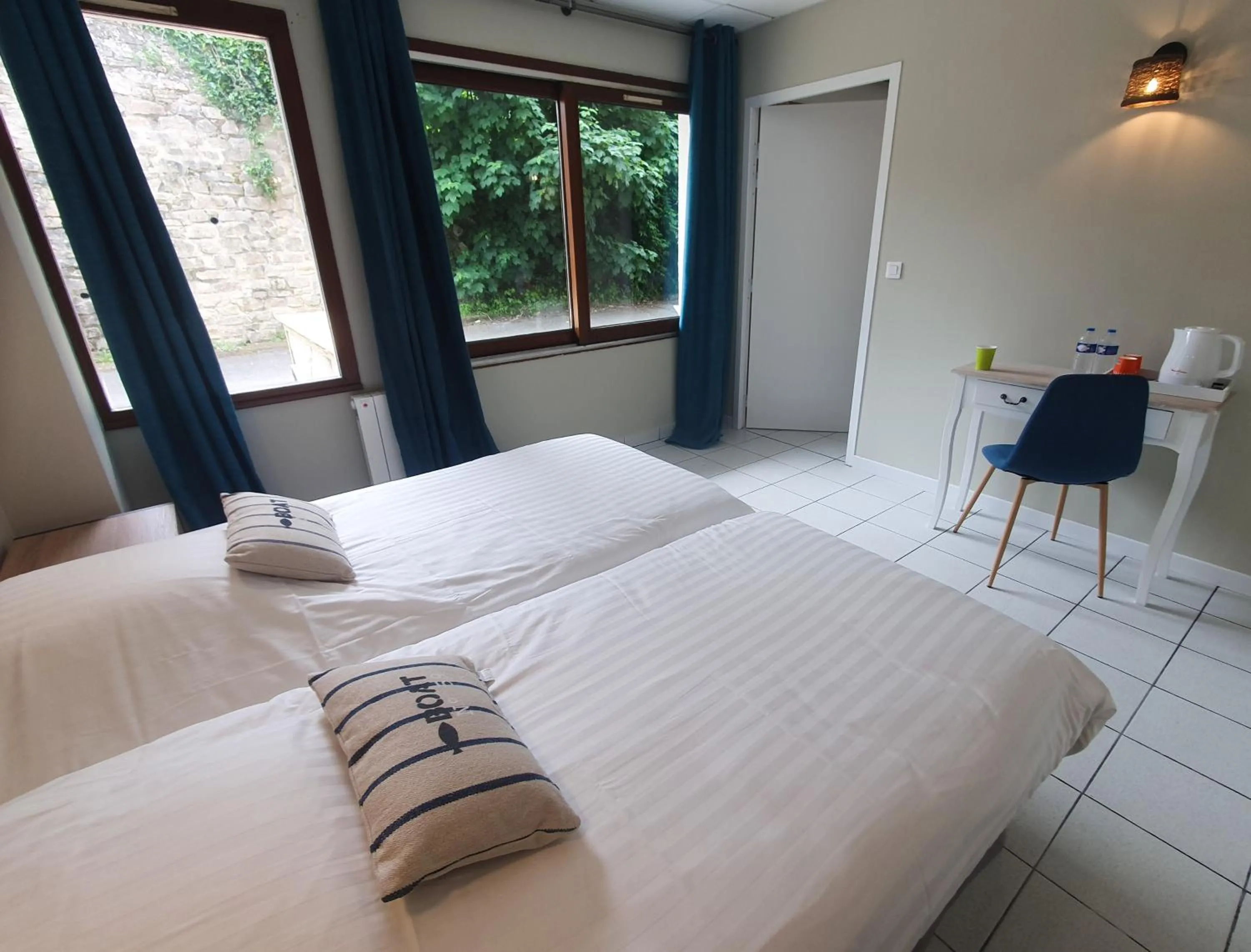 Bed in Hotel Alicia Auray Le Bono