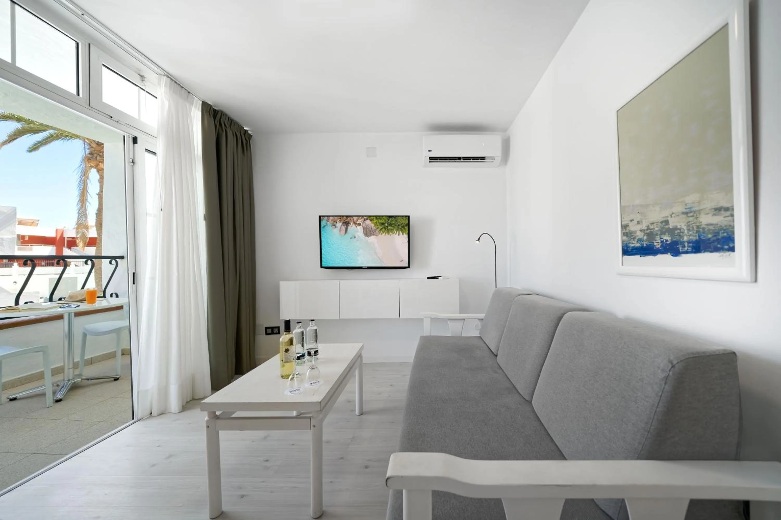 TV and multimedia in Atlantic Sun Beach - Gay Men Only