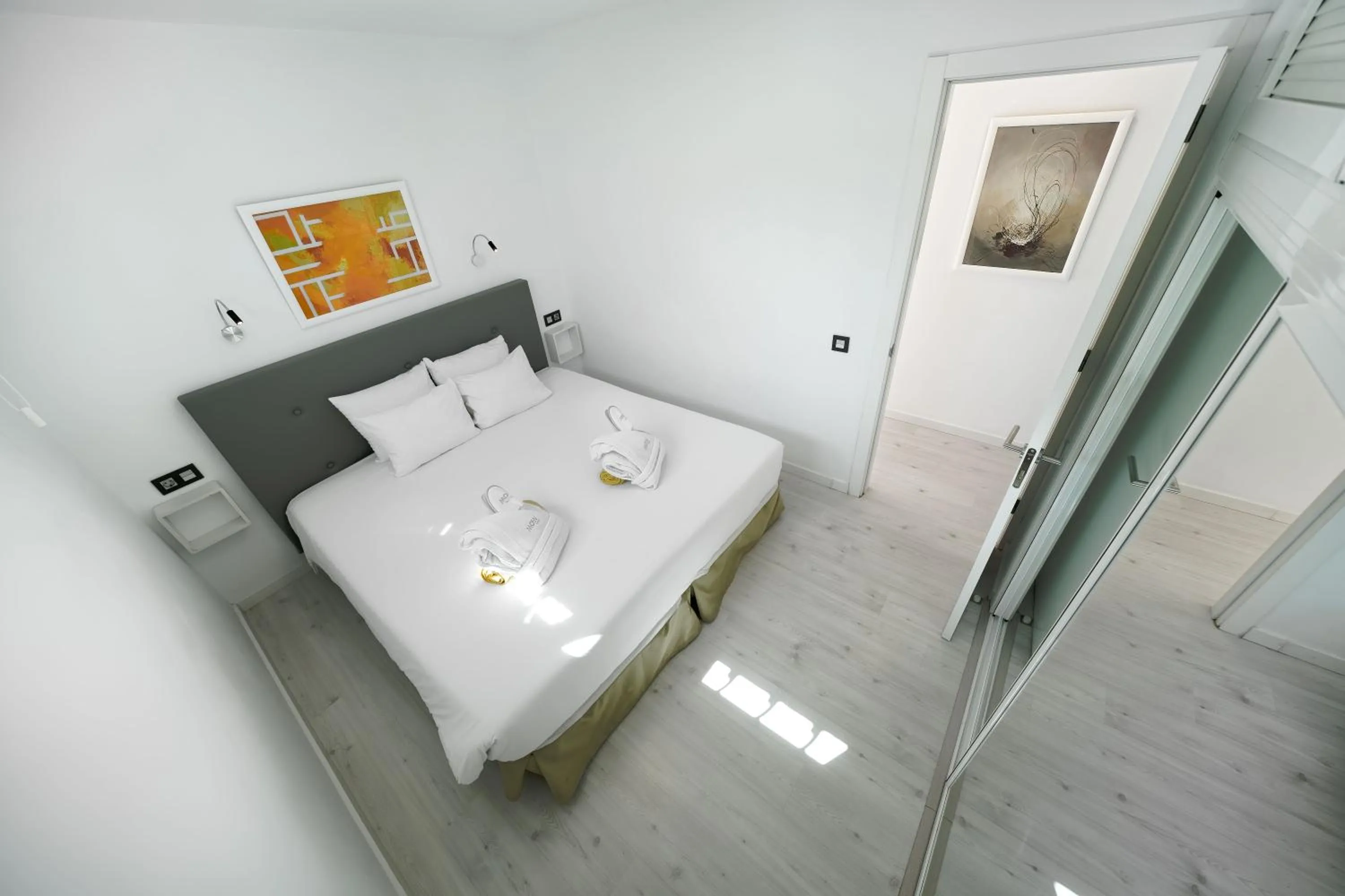 Bed in Atlantic Sun Beach - Gay Men Only