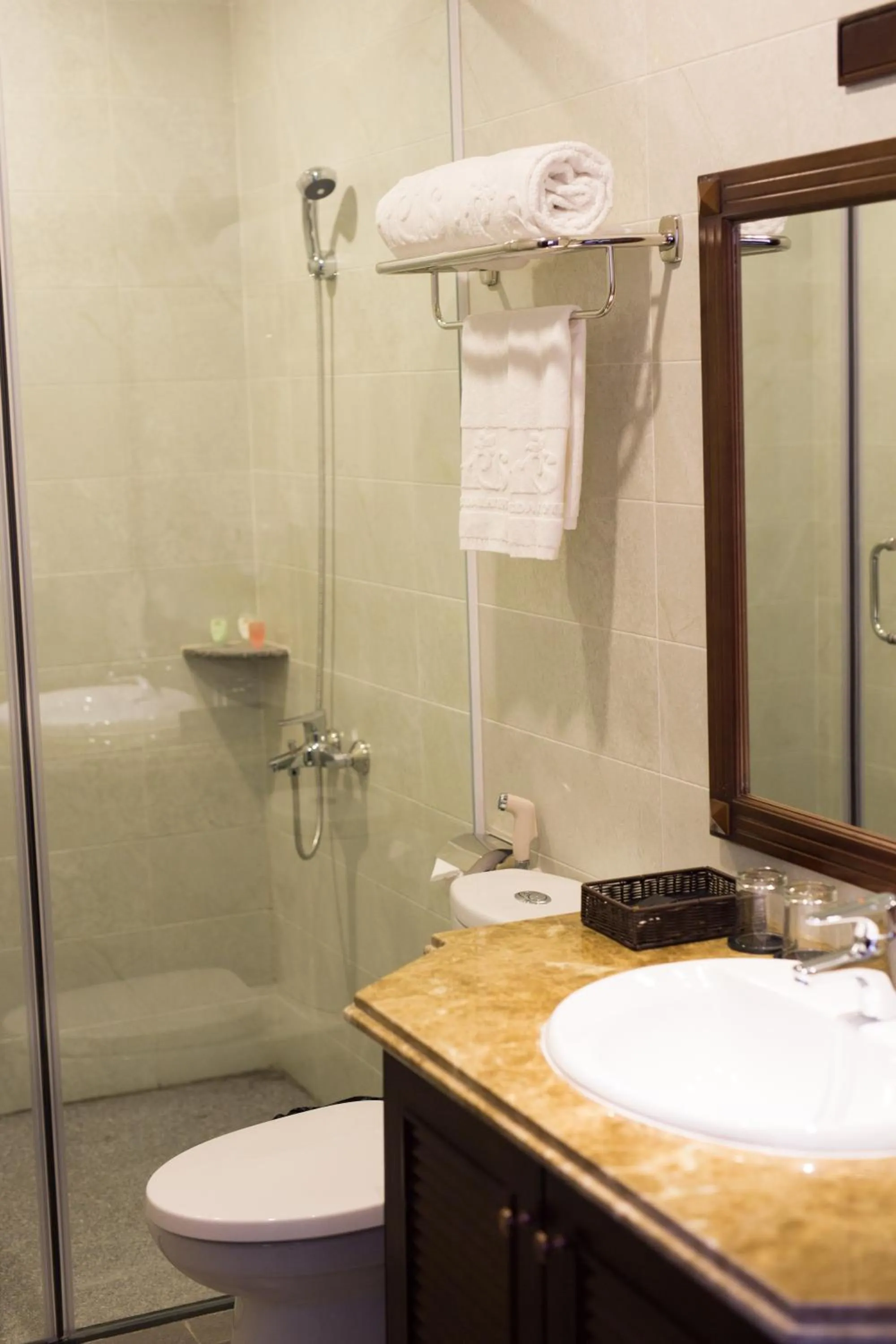 Shower in Iris Dalat Hotel