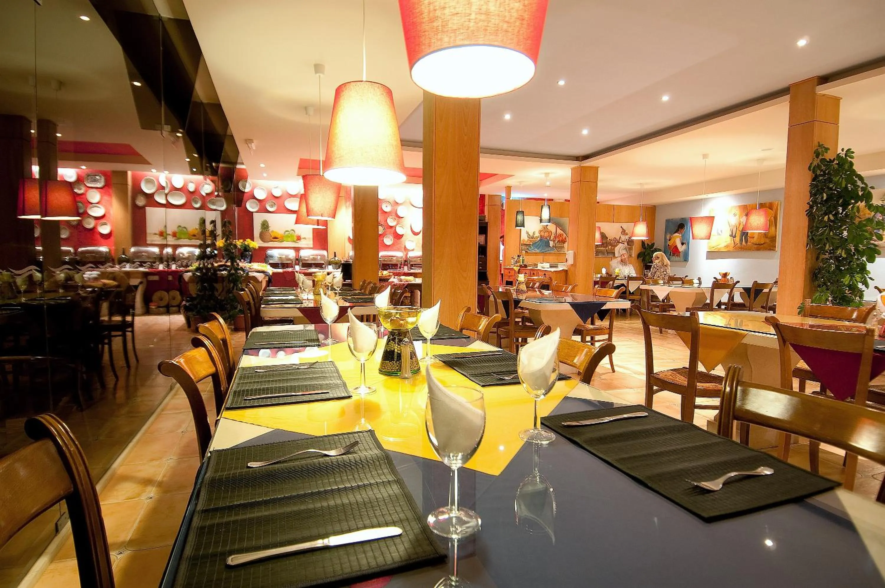 Restaurant/places to eat in Luzmar Villas