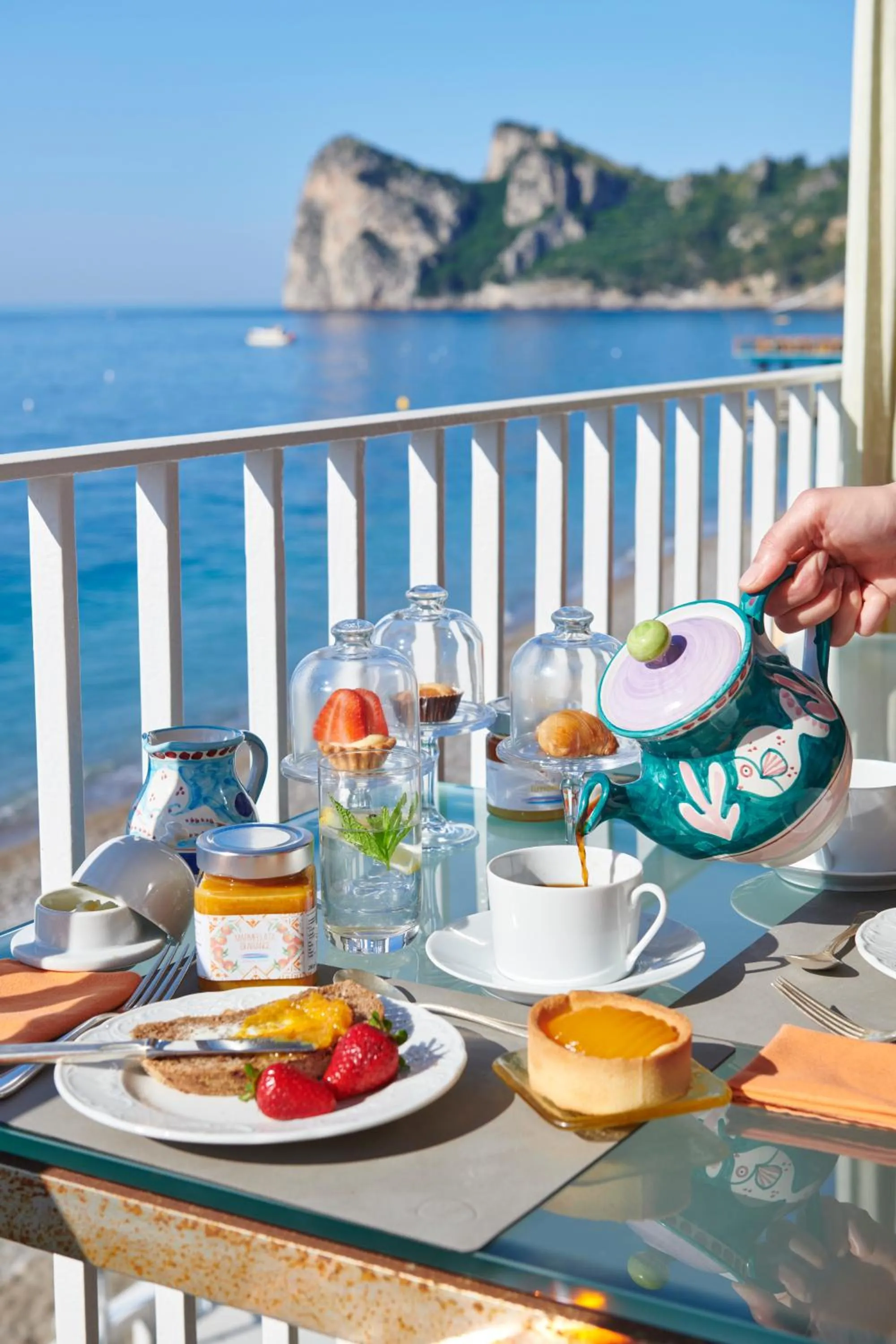 Buffet breakfast in Taverna Del Capitano