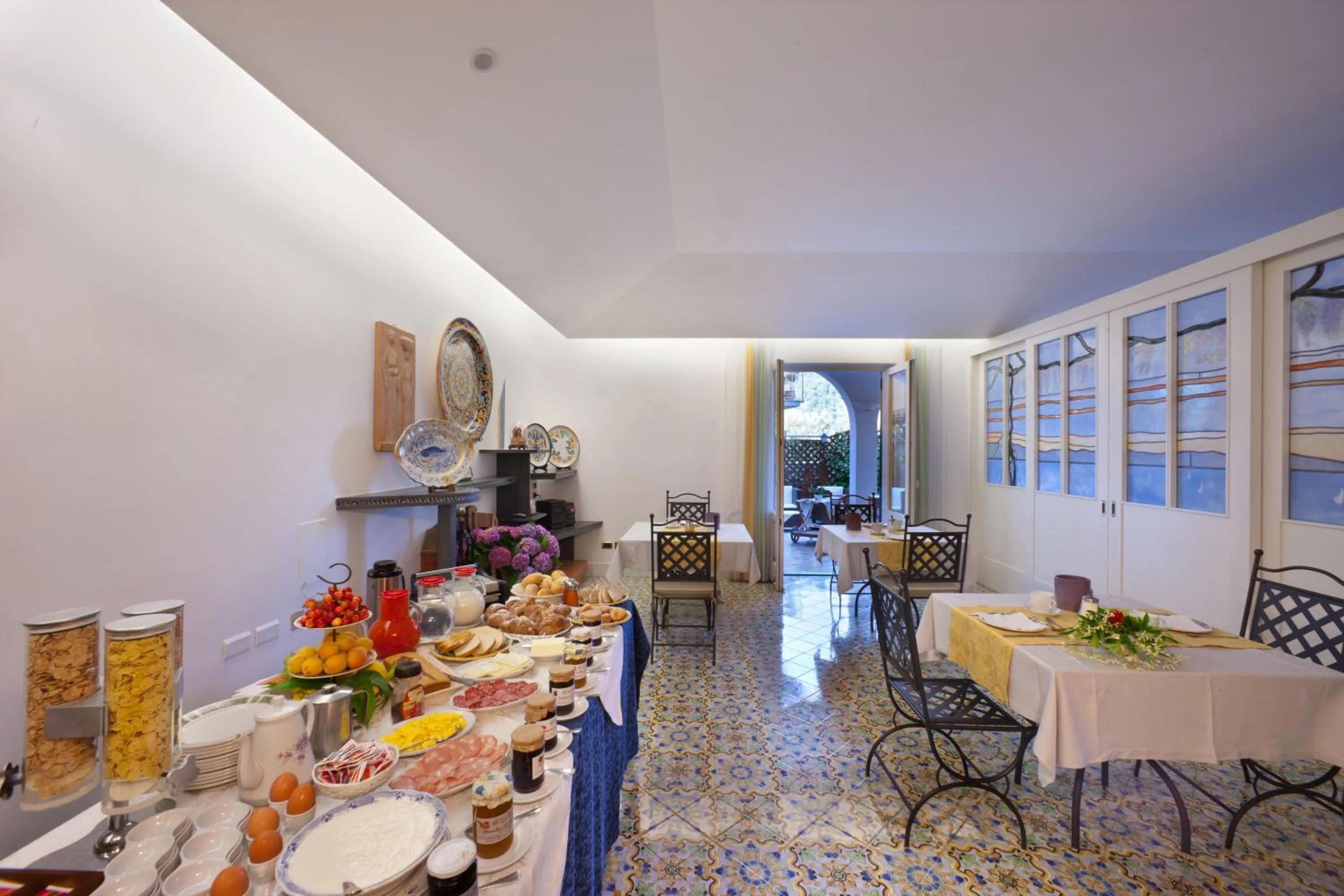 Buffet breakfast in Villa Pane Resort