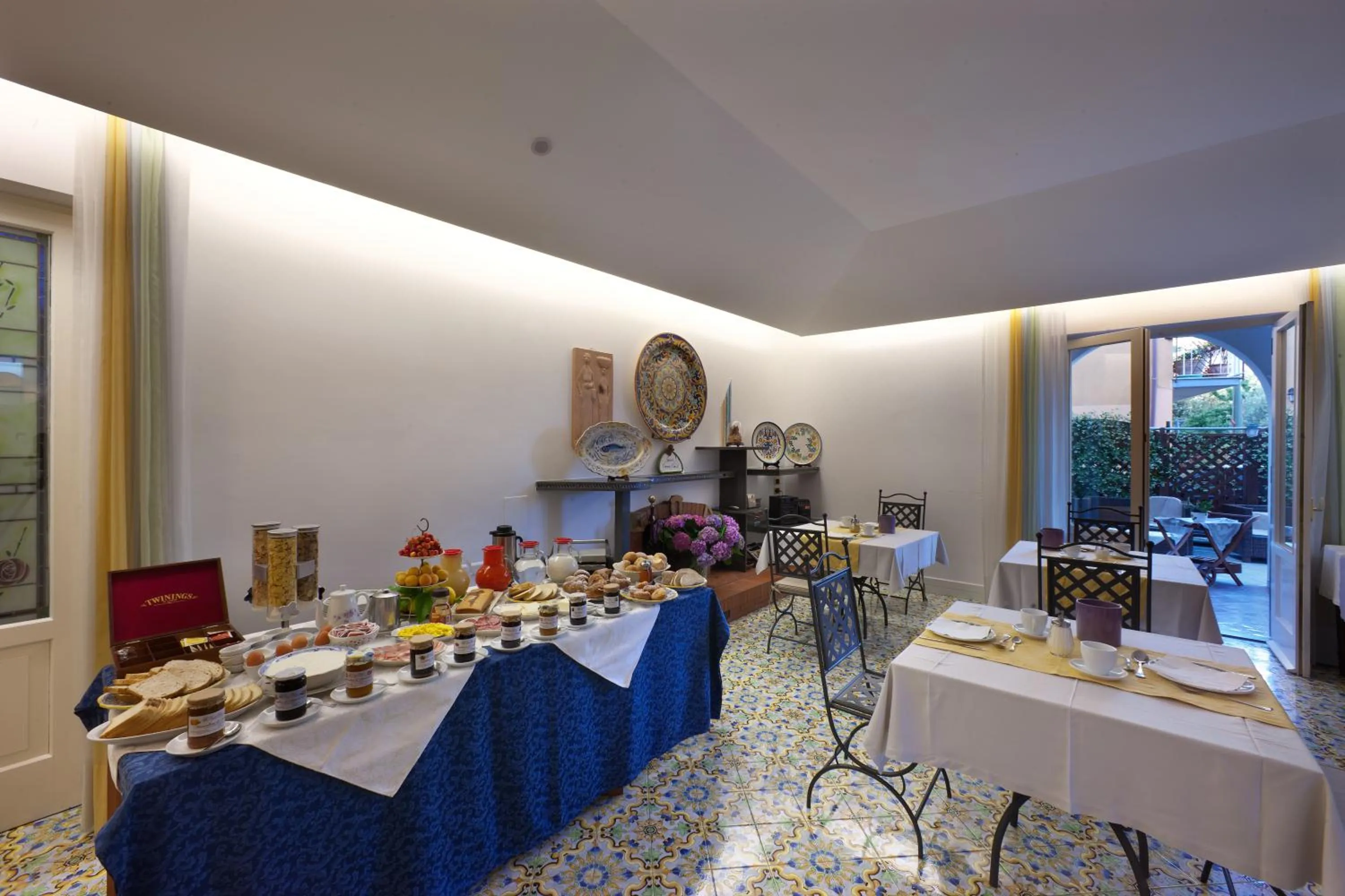 Buffet breakfast in Villa Pane Resort