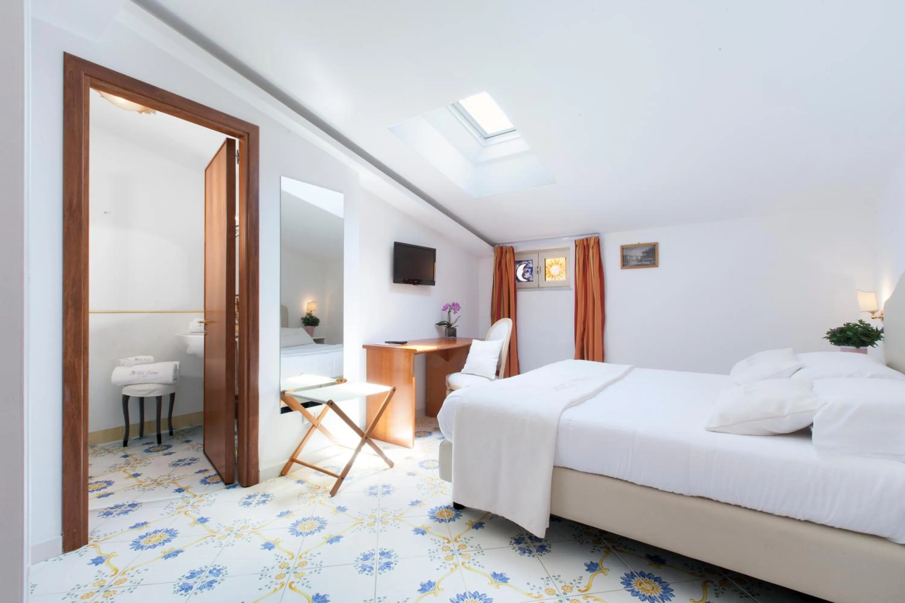 Photo of the whole room, Bed in Villa Pane Resort