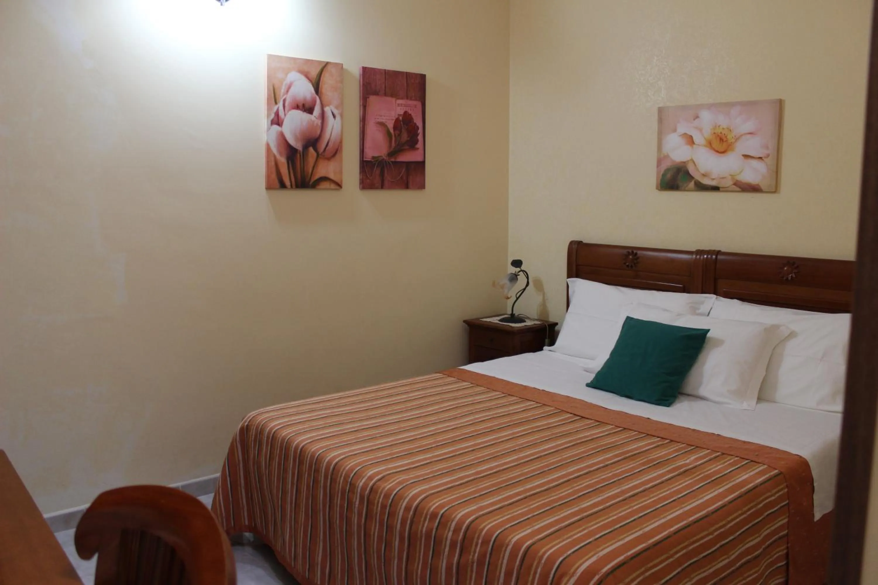 Bed in Raggio di Sole Bed & Breakfast