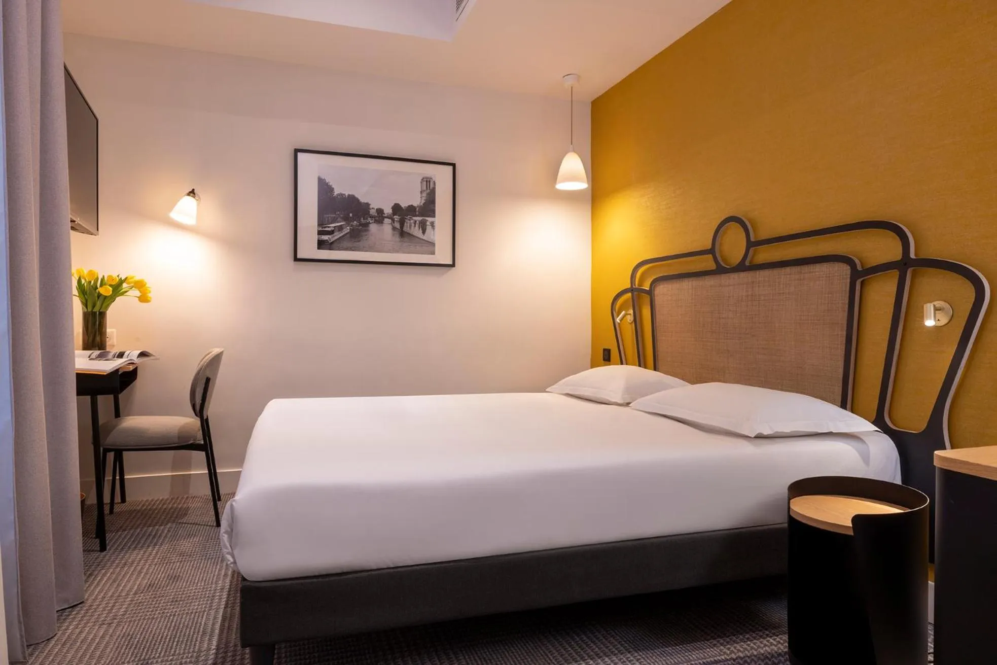 Bed in Hotel De Suez