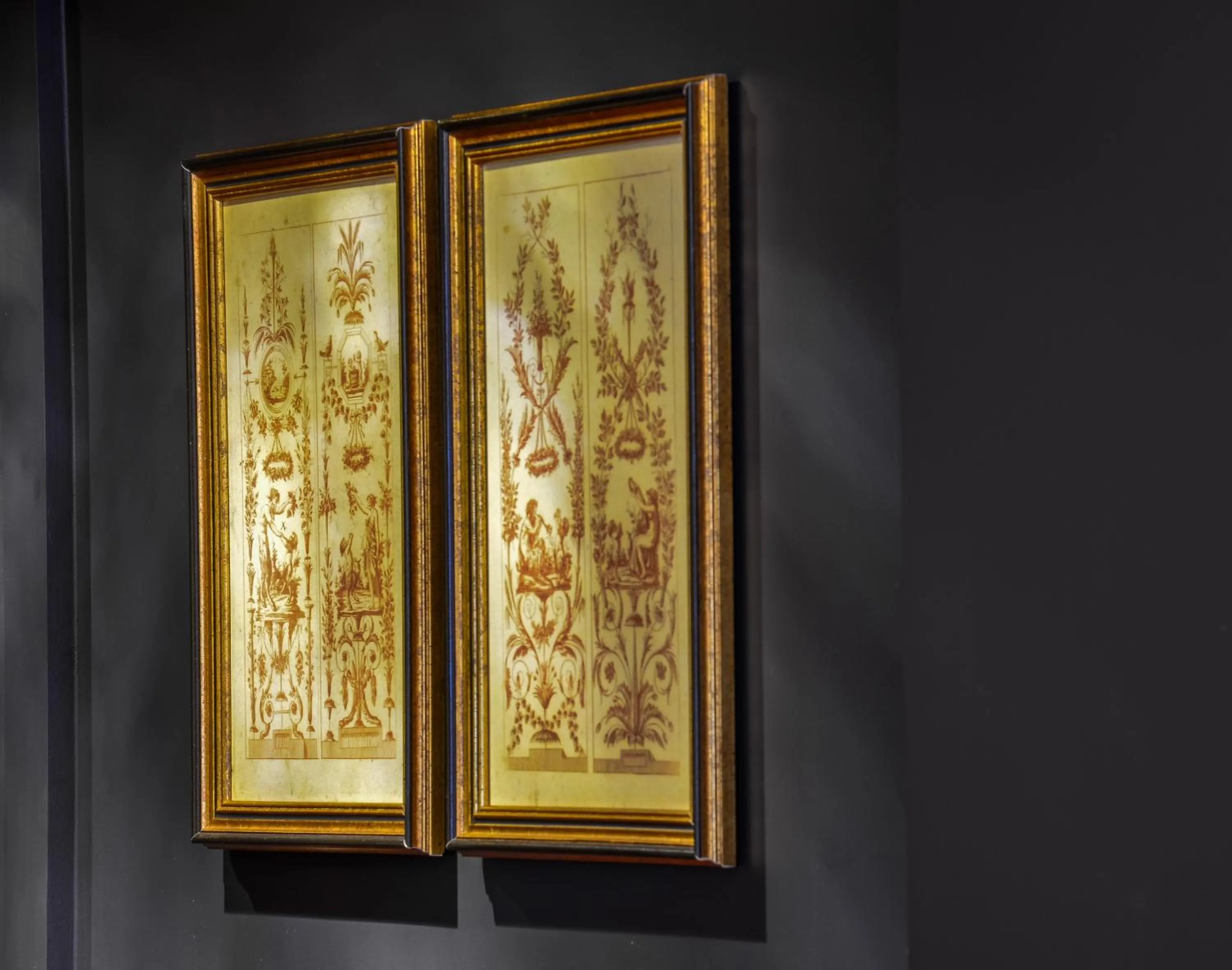 Decorative detail in La Chambre du Marais