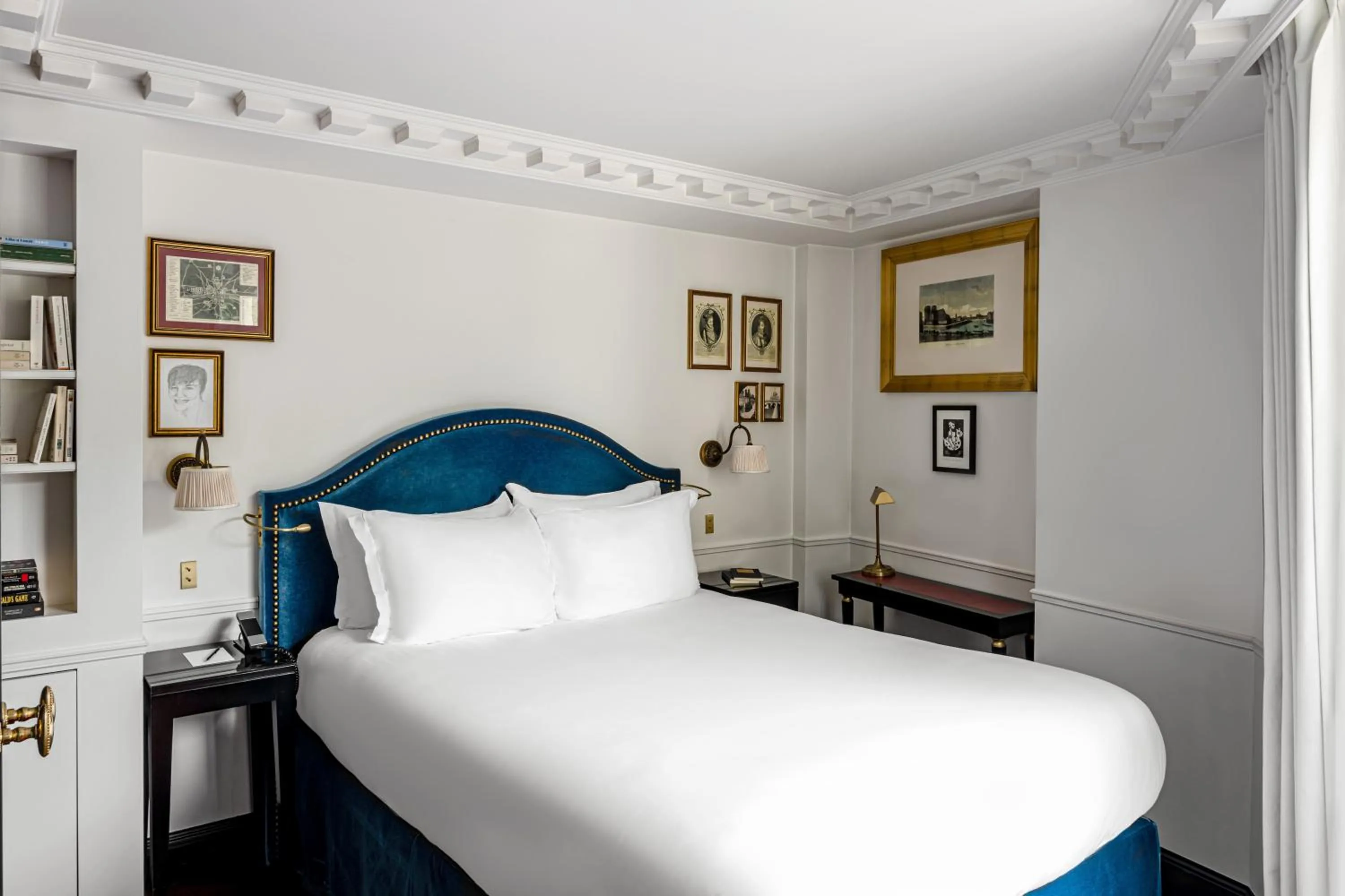 Bedroom, Bed in La Chambre du Marais