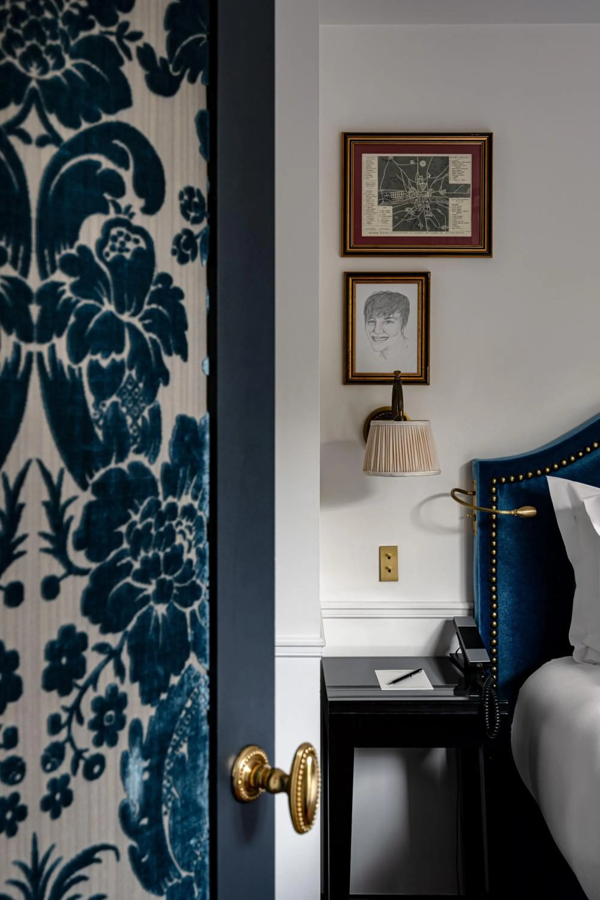 Bedroom, Bed in La Chambre du Marais