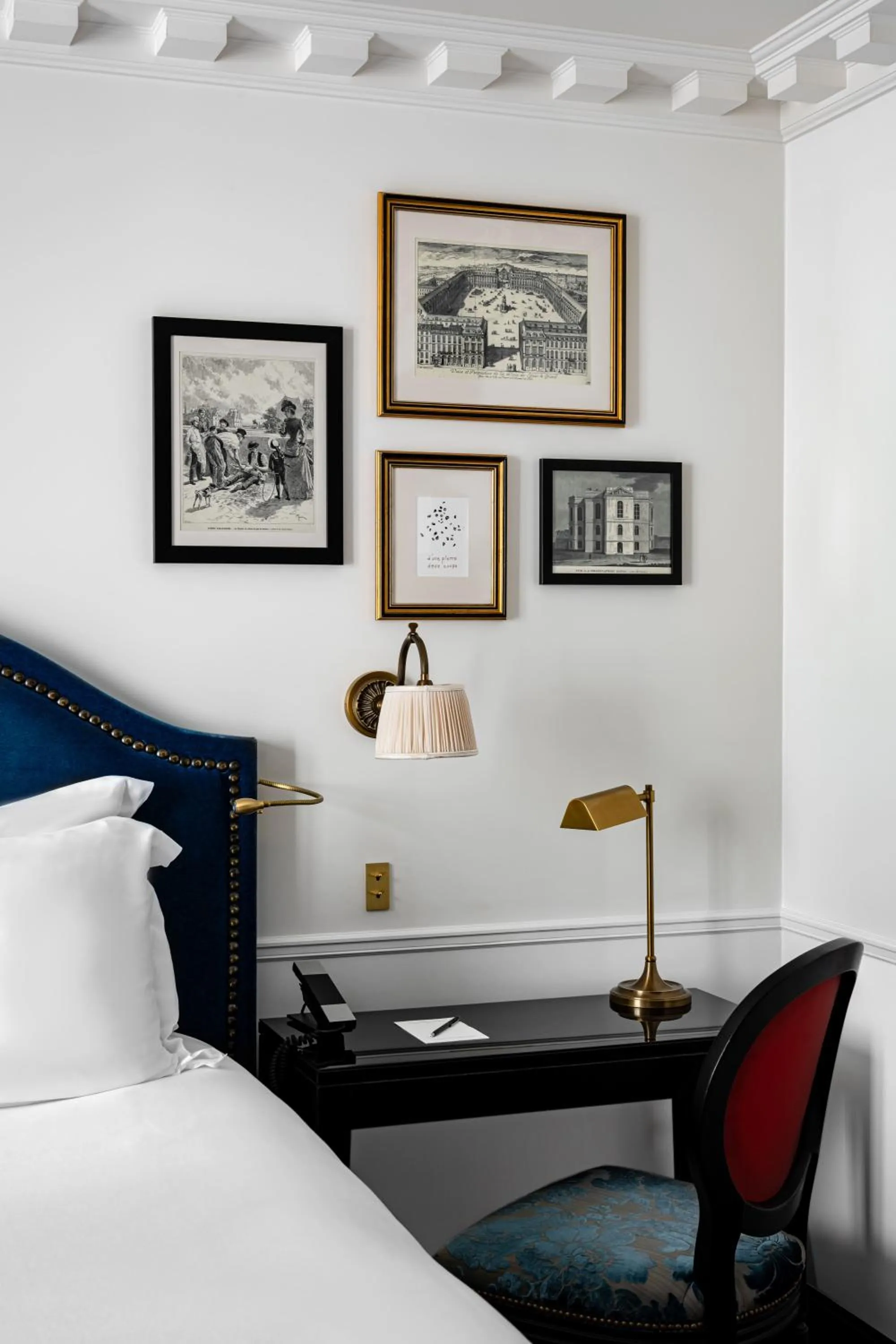 Bedroom, Bed in La Chambre du Marais