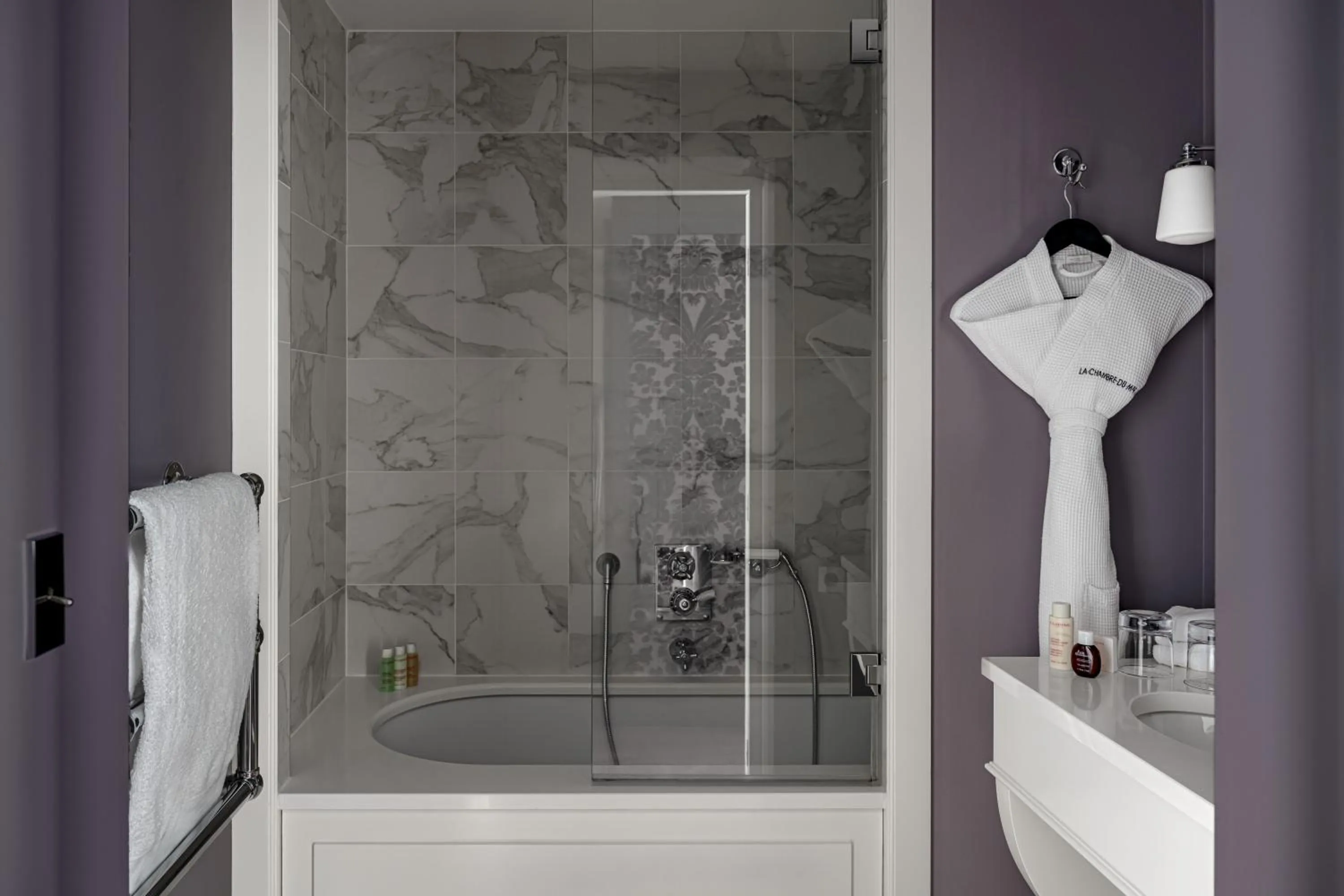 Bathroom in La Chambre du Marais