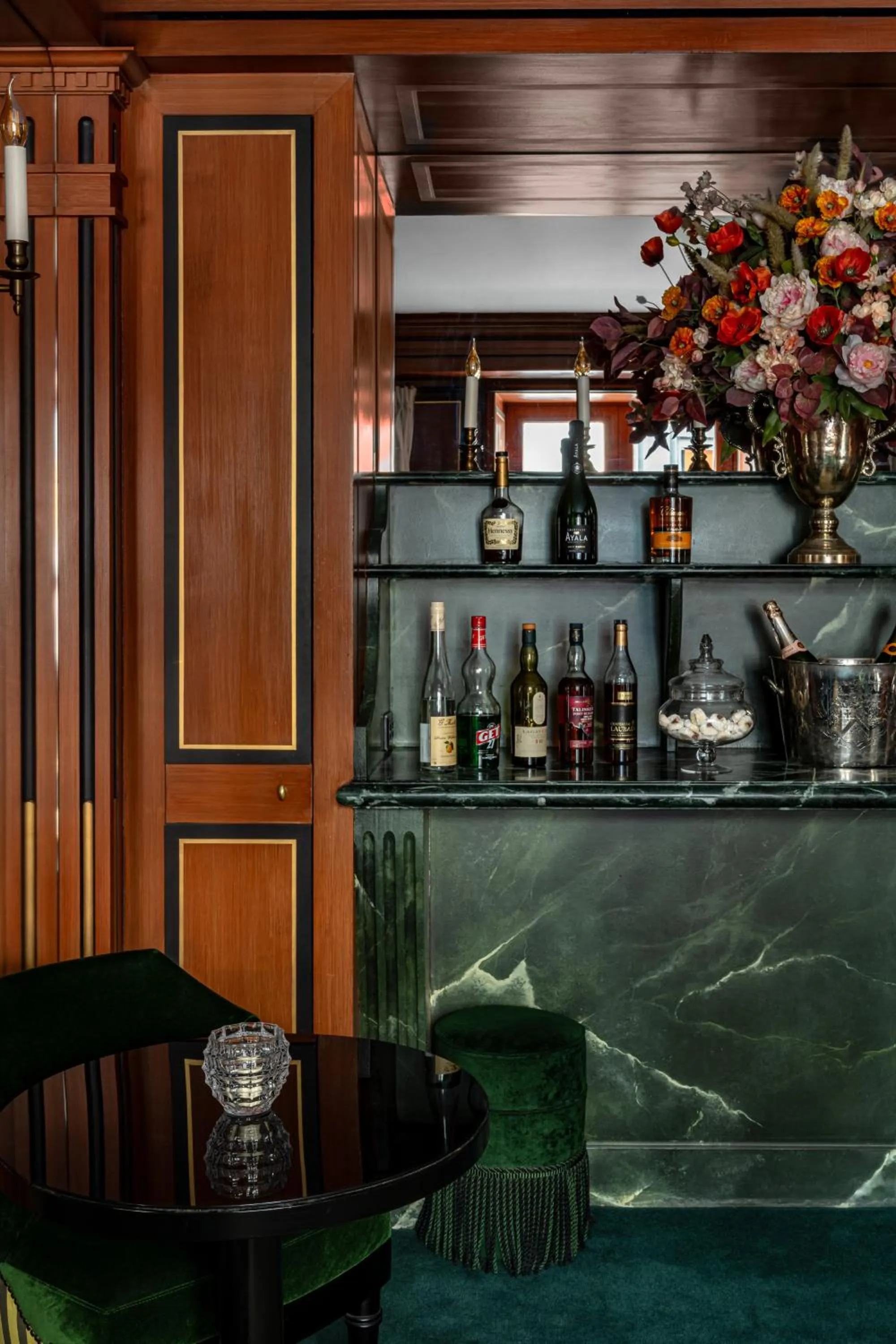 Lounge or bar in La Chambre du Marais