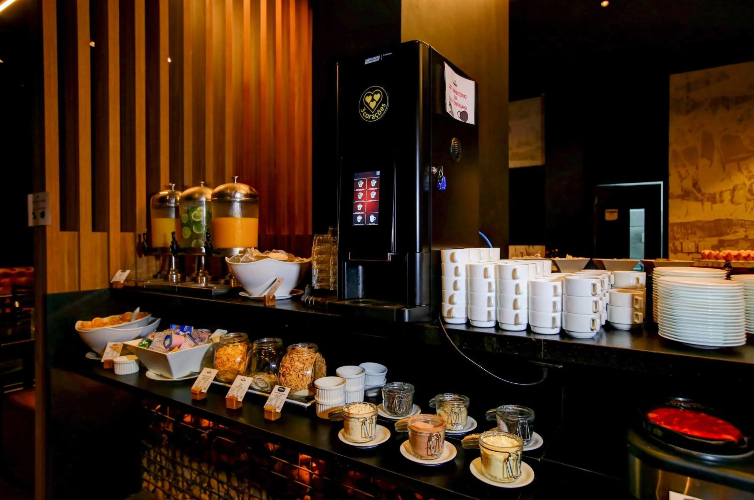 Coffee/tea facilities in Nobile Suites Monumental