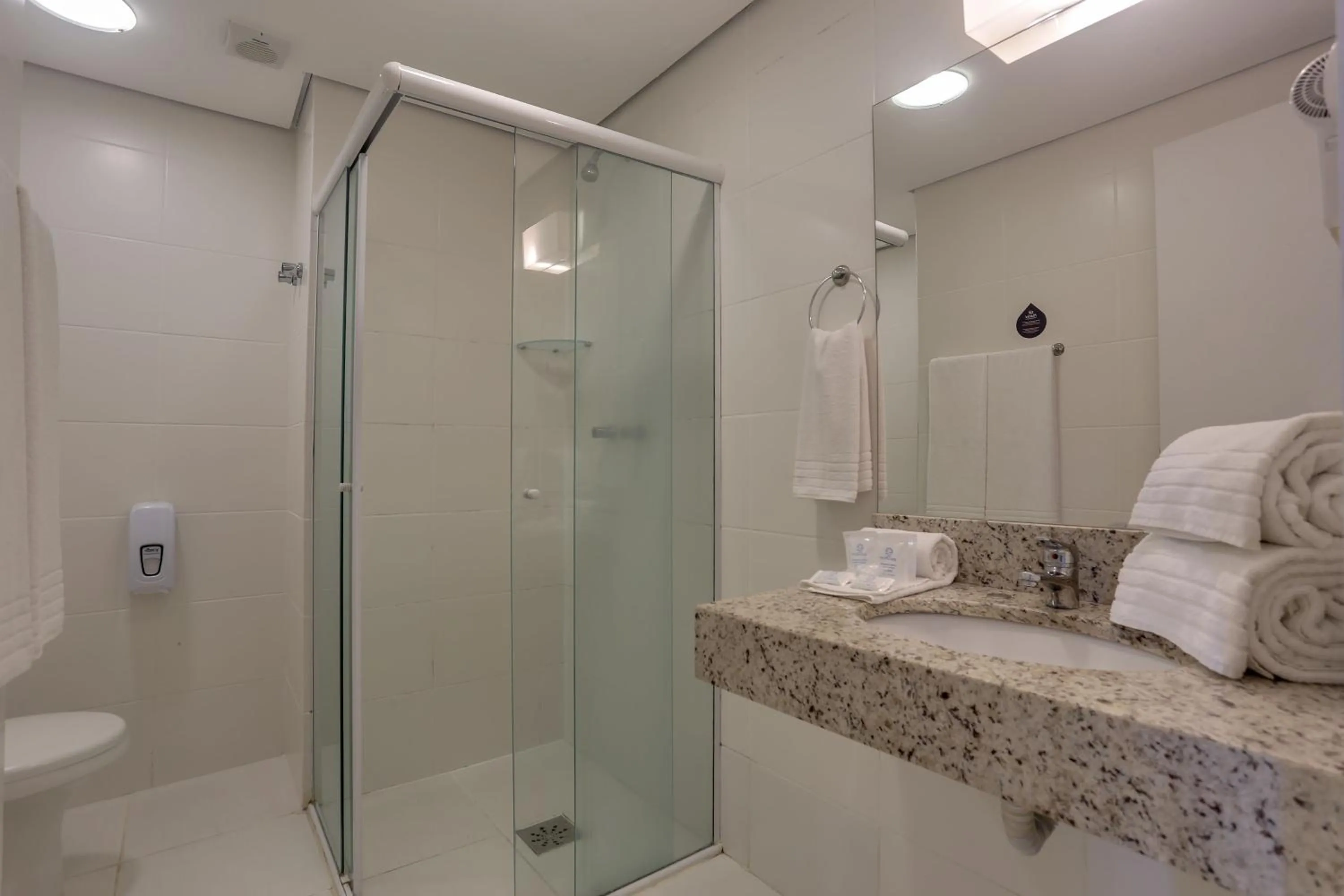 Bathroom in Hotel Porto Sol Beach