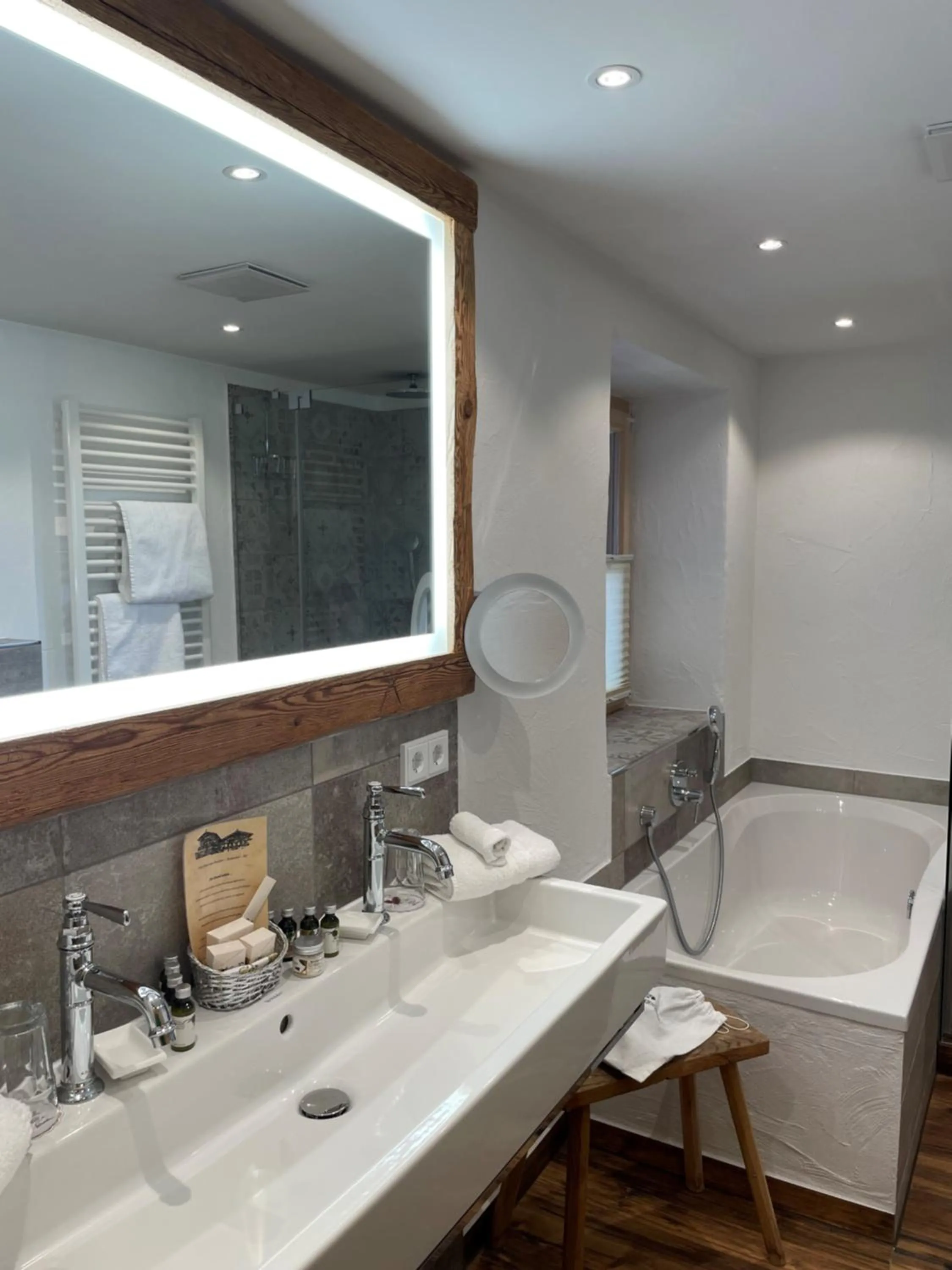 Bathroom in Hotel Maier zum Kirschner