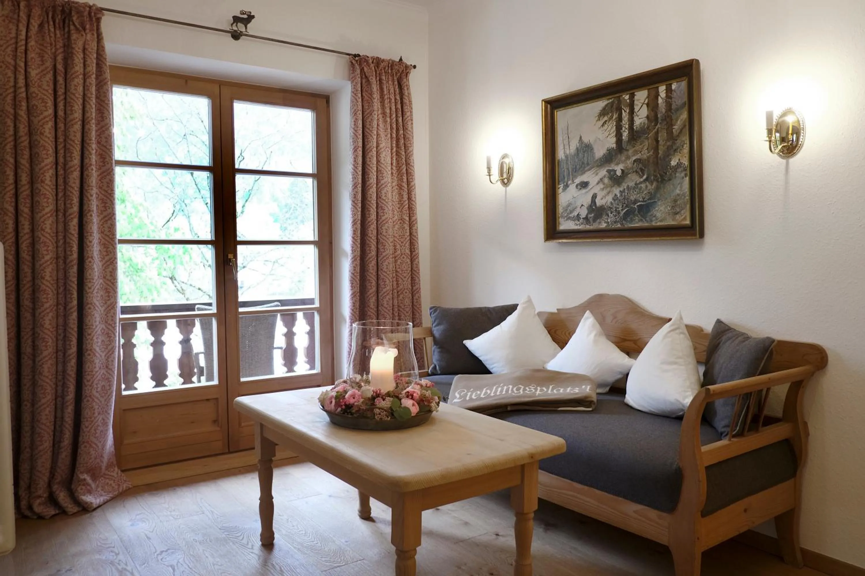 Seating area in Hotel Maier zum Kirschner