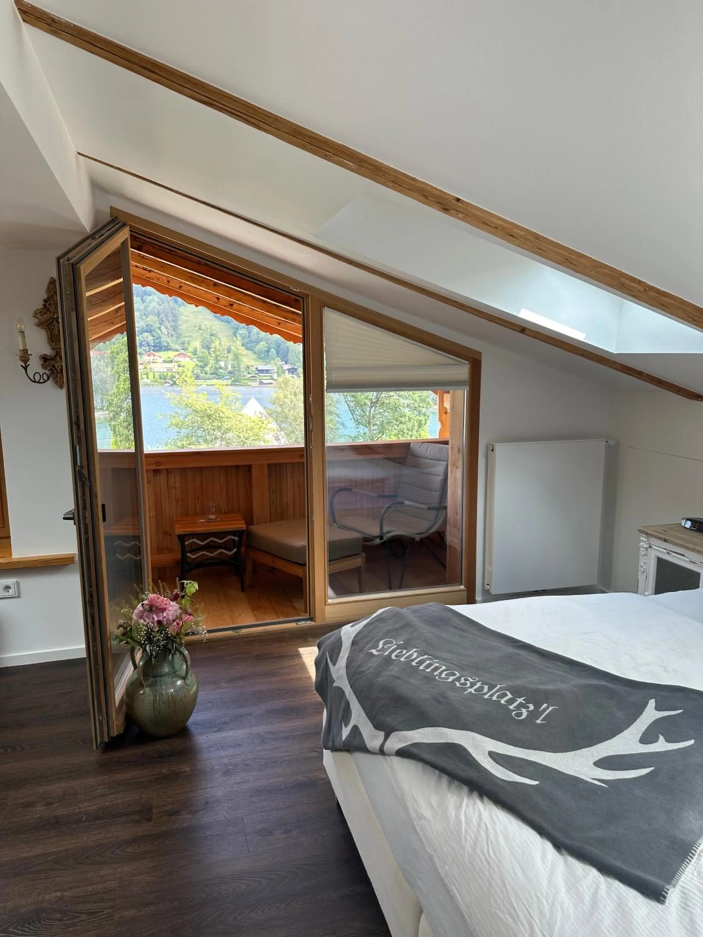 Bed in Hotel Maier zum Kirschner