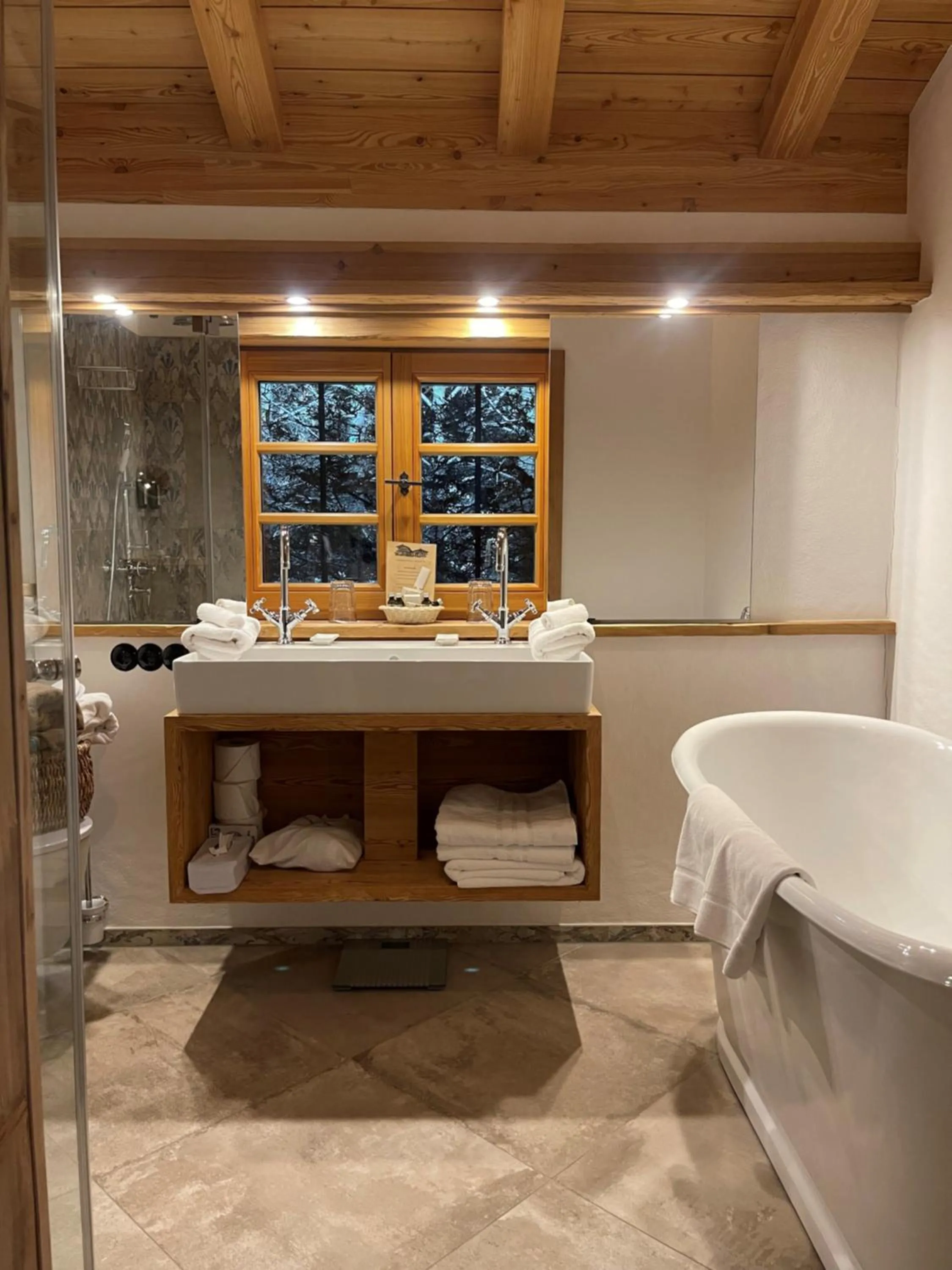 Bathroom in Hotel Maier zum Kirschner