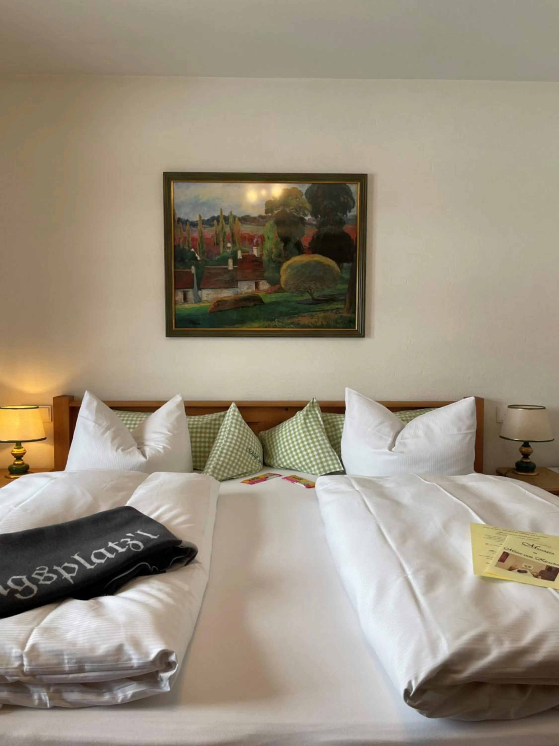 Bed in Hotel Maier zum Kirschner