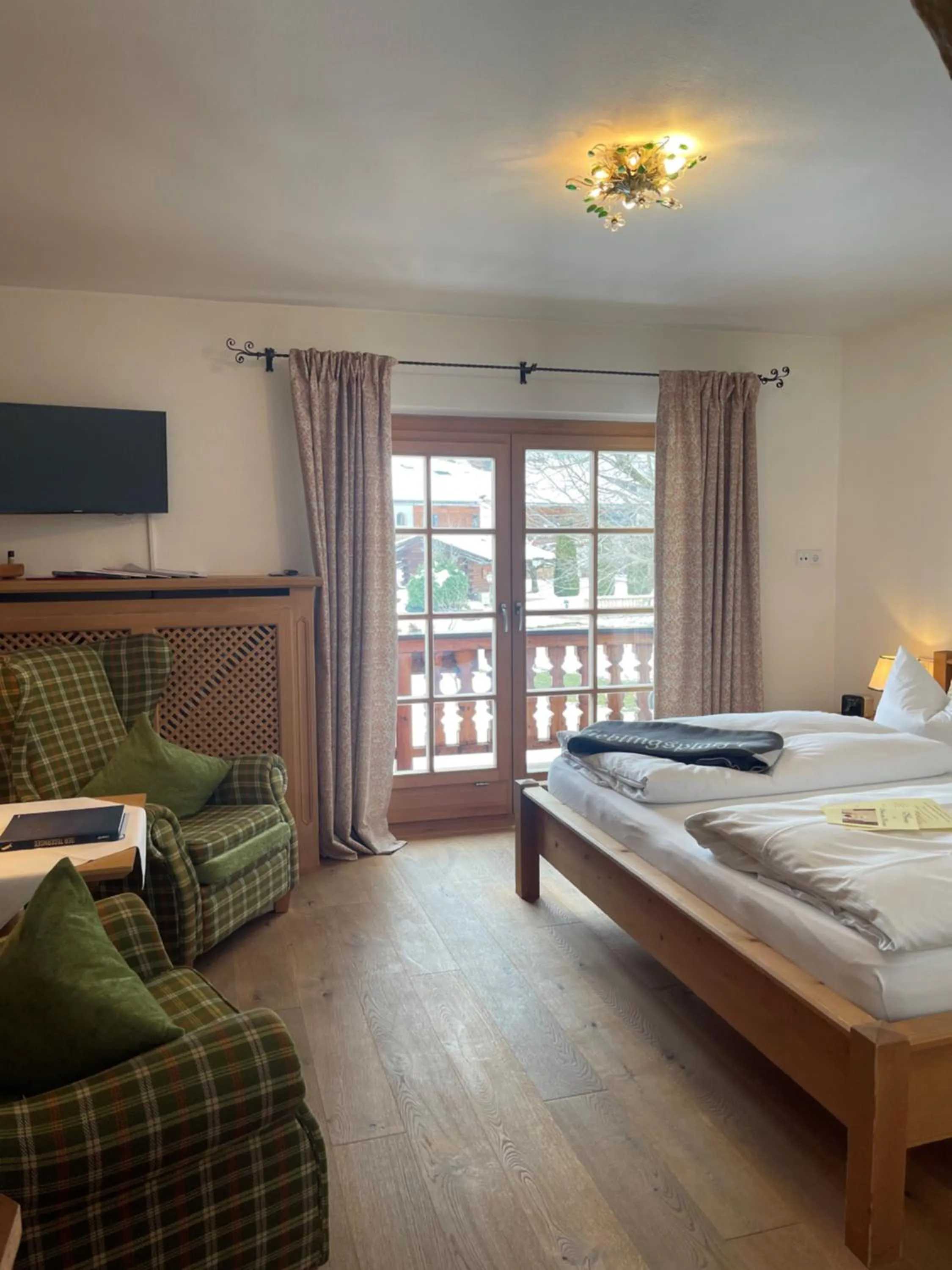 Photo of the whole room, Bed in Hotel Maier zum Kirschner