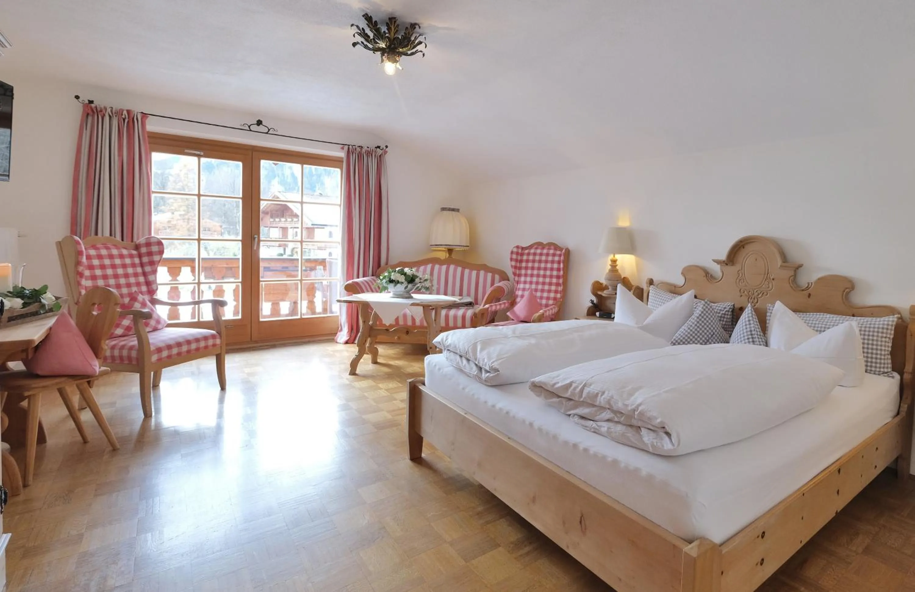 Photo of the whole room, Bed in Hotel Maier zum Kirschner