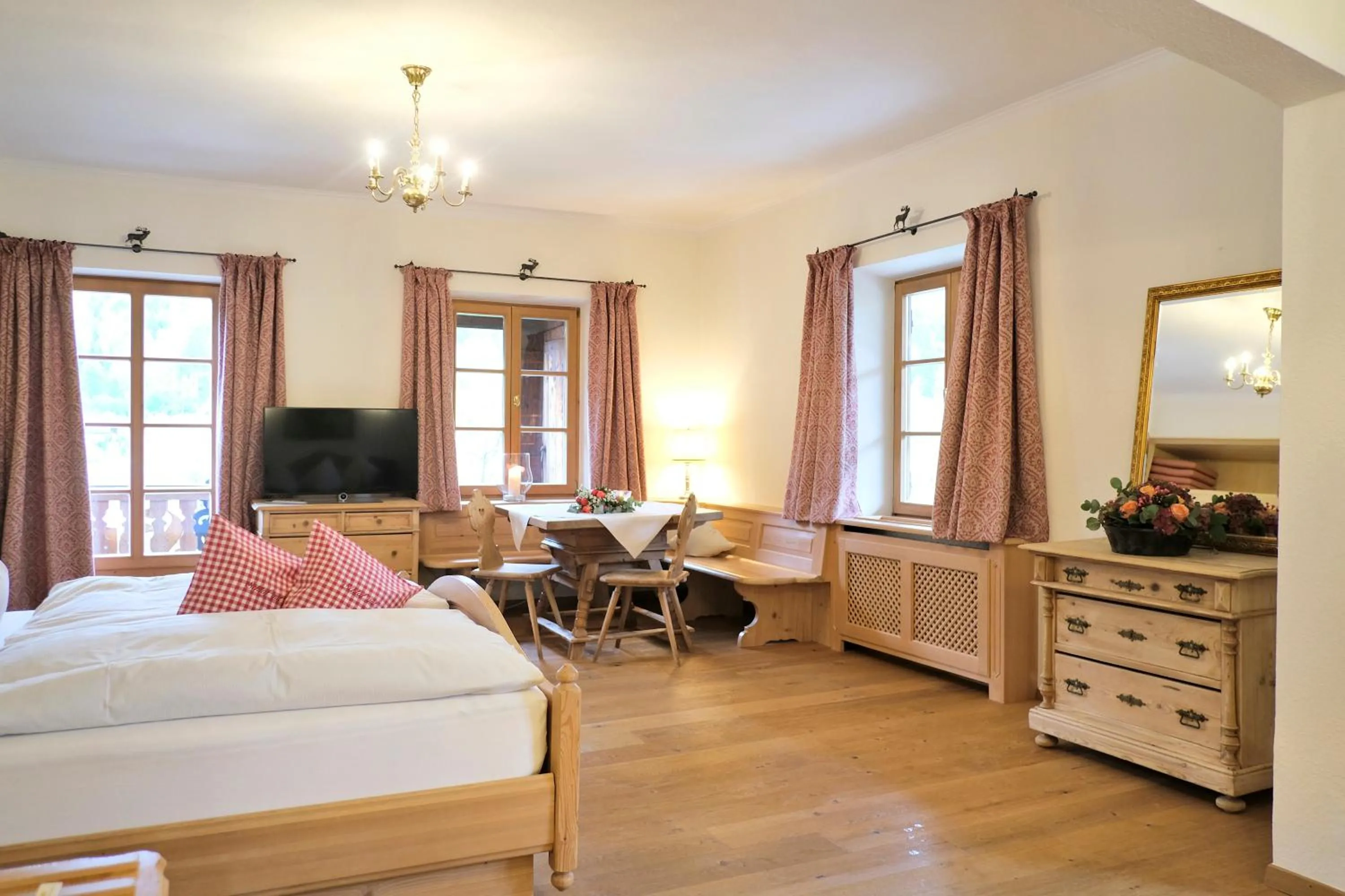 Coffee/tea facilities, Bed in Hotel Maier zum Kirschner