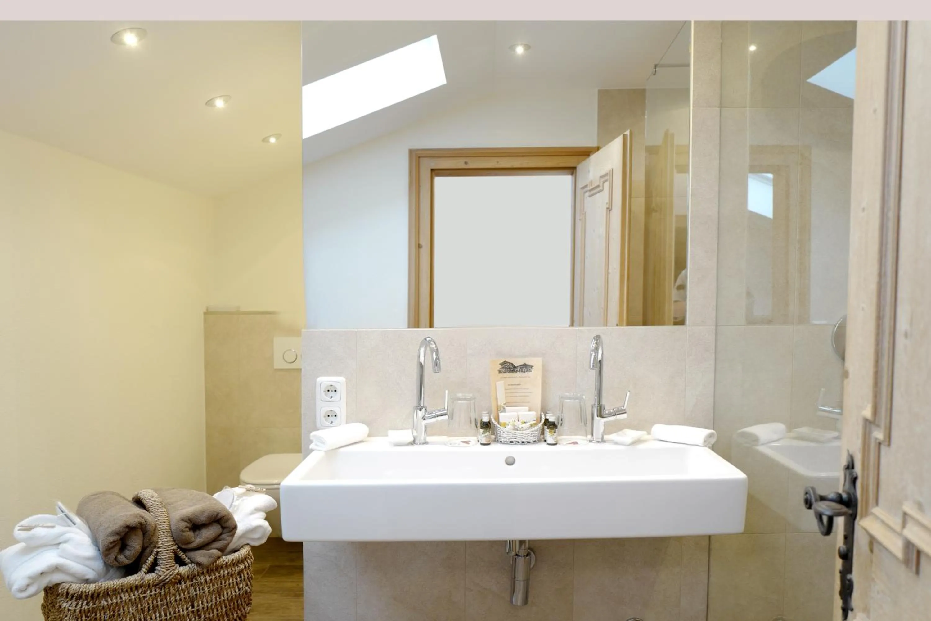 Shower in Hotel Maier zum Kirschner
