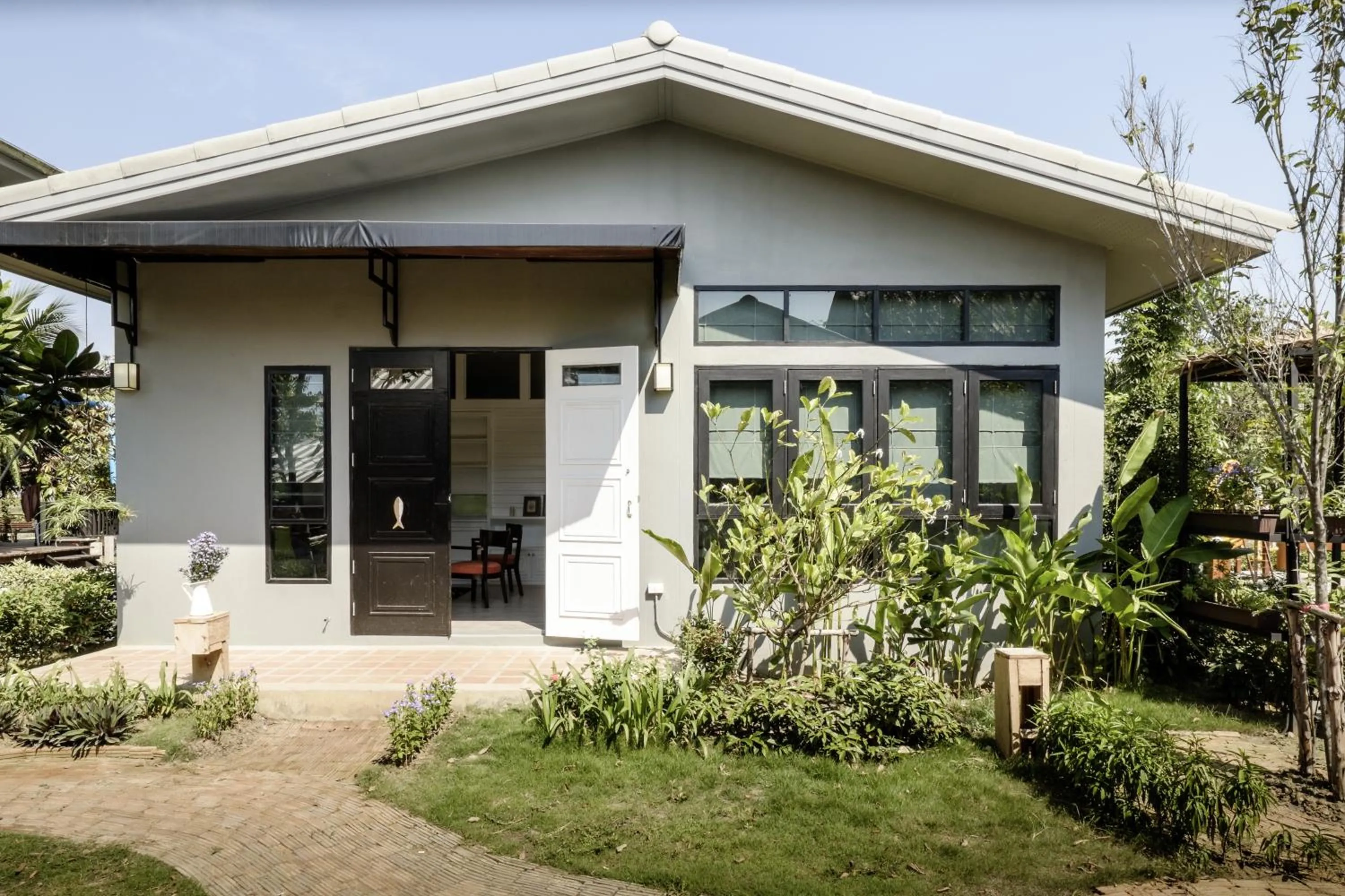 Facade/entrance in Amphawa Caza Platuu