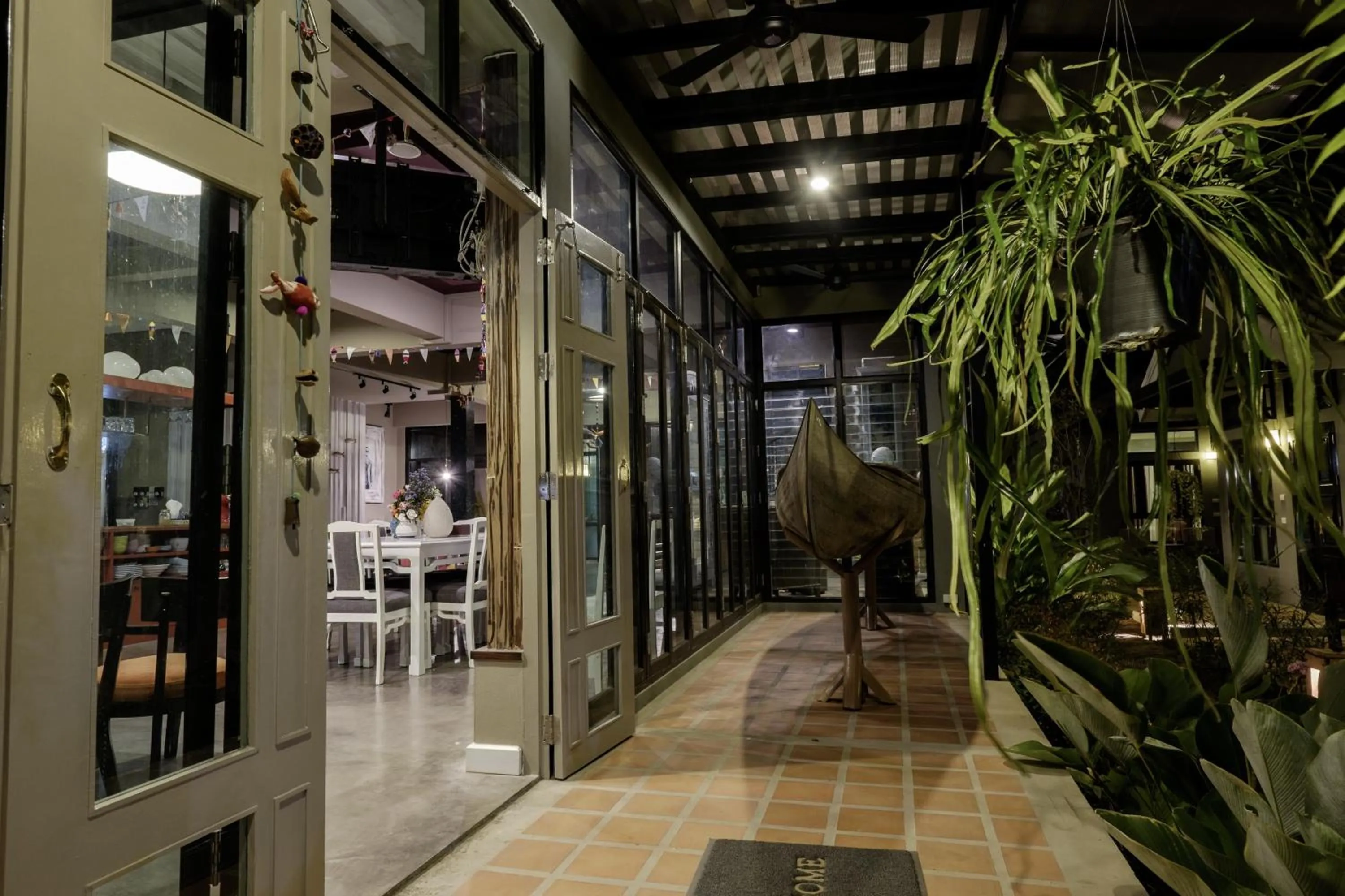 Decorative detail in Amphawa Caza Platuu