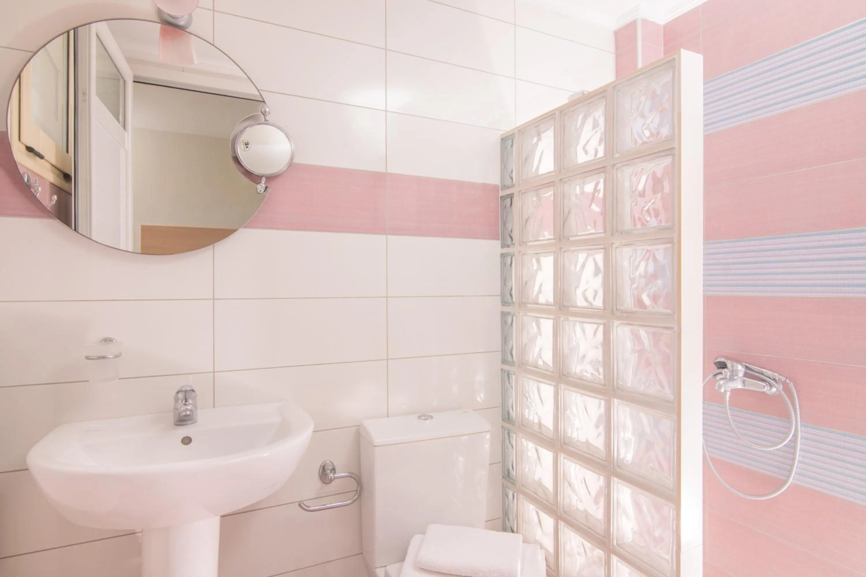 Bathroom in Pleasure Beach Hotel