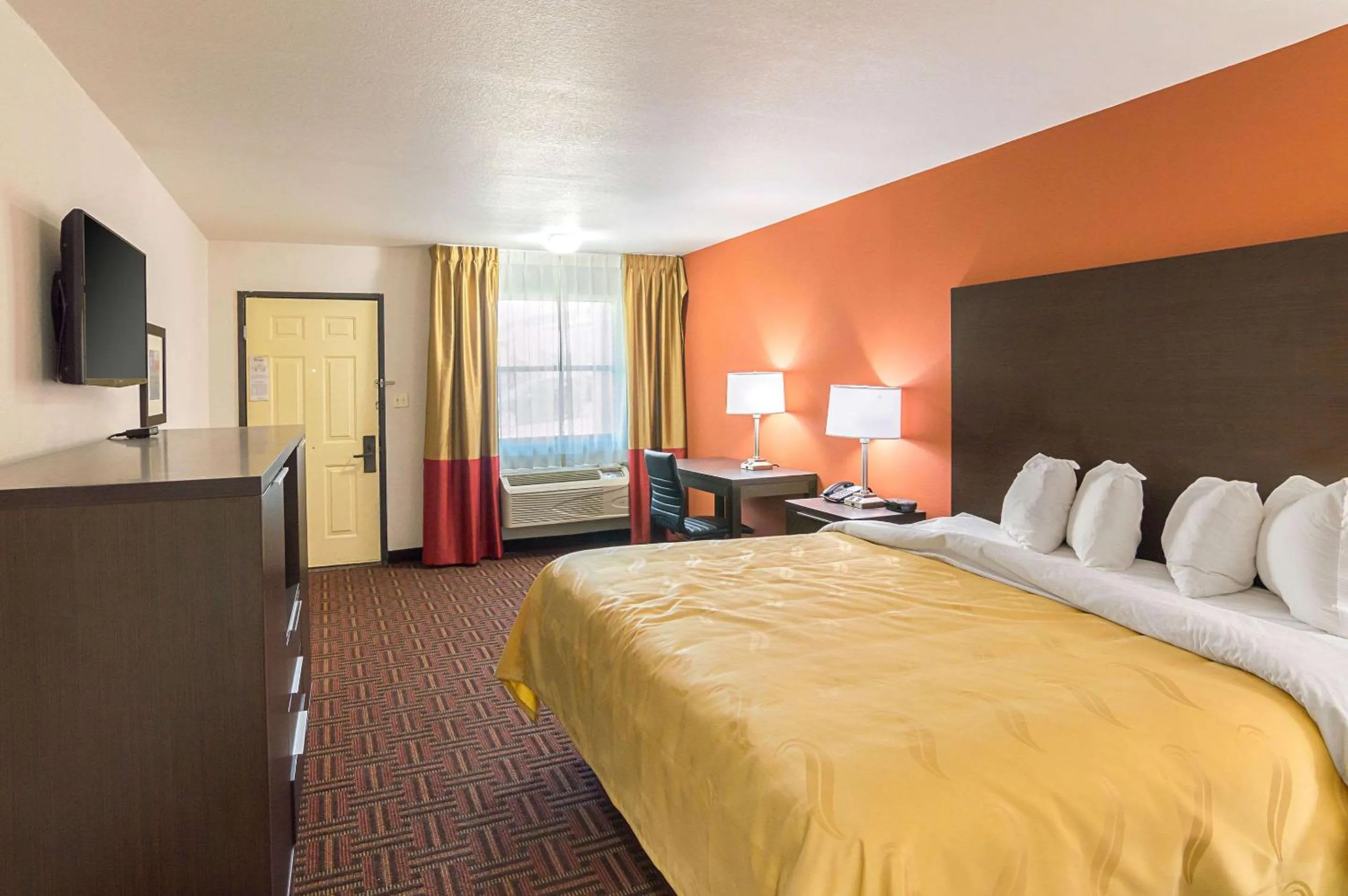 Bedroom, Bed in Quality Inn Amarillo I-40 East