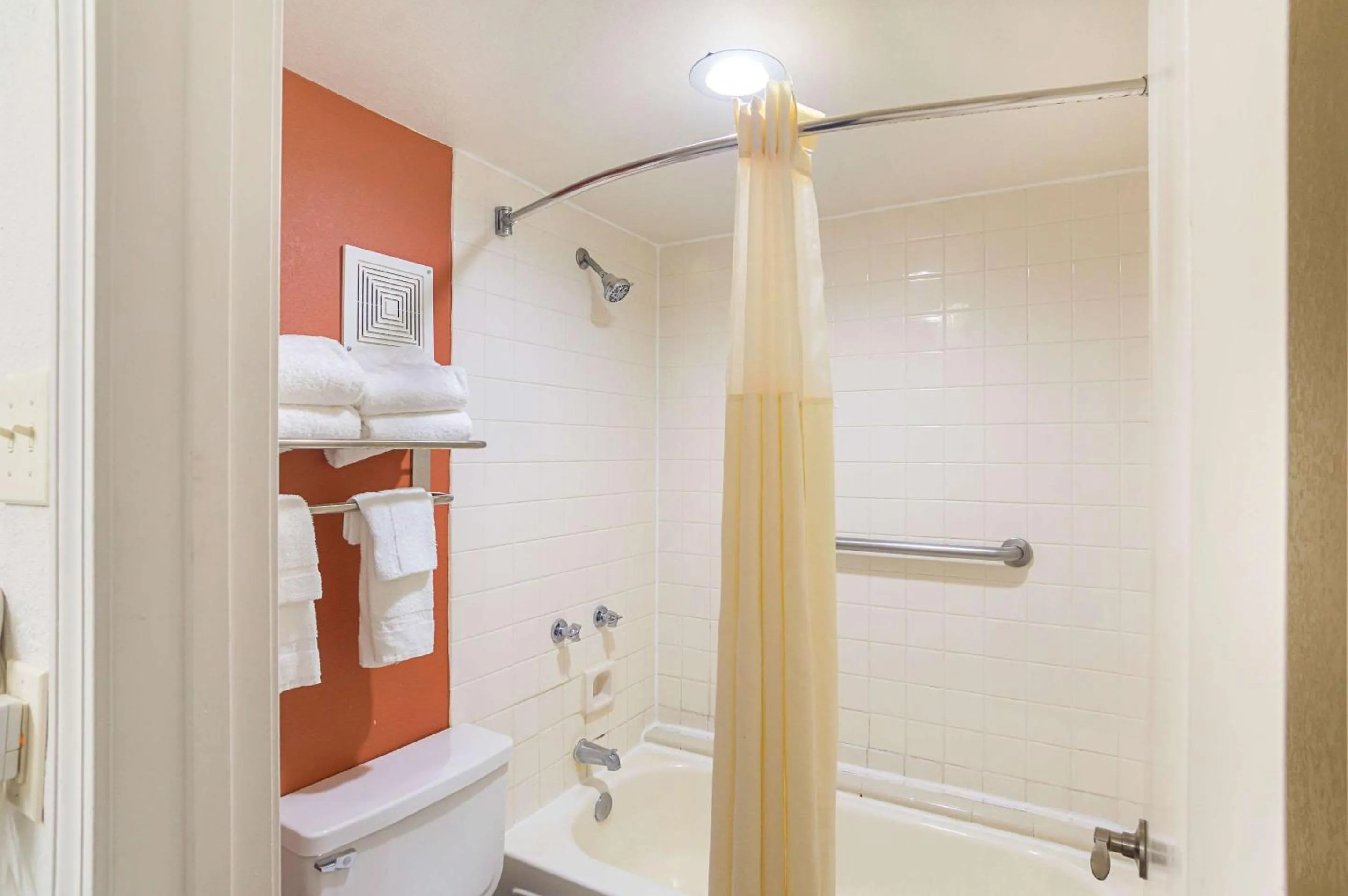 Bathroom in Quality Inn Amarillo I-40 East