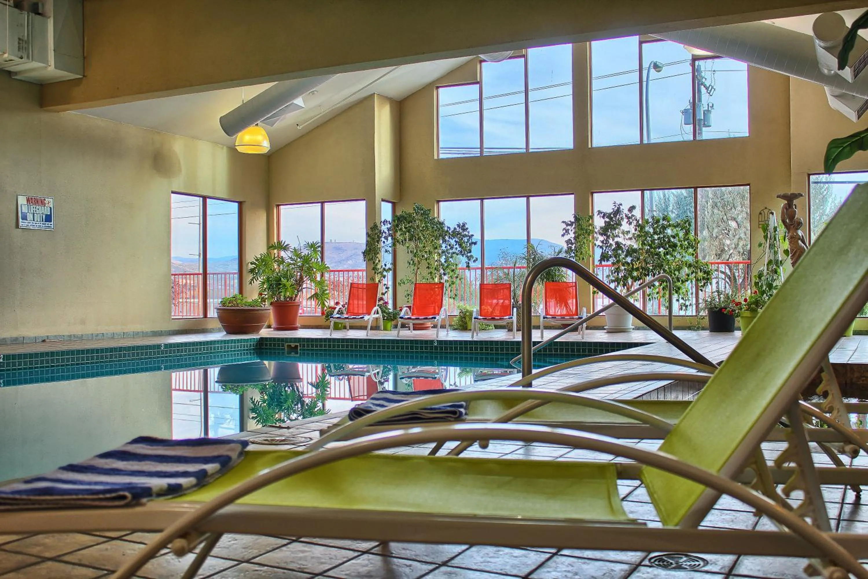 Swimming pool in Holiday Inn Hotel & Suites Osoyoos by IHG