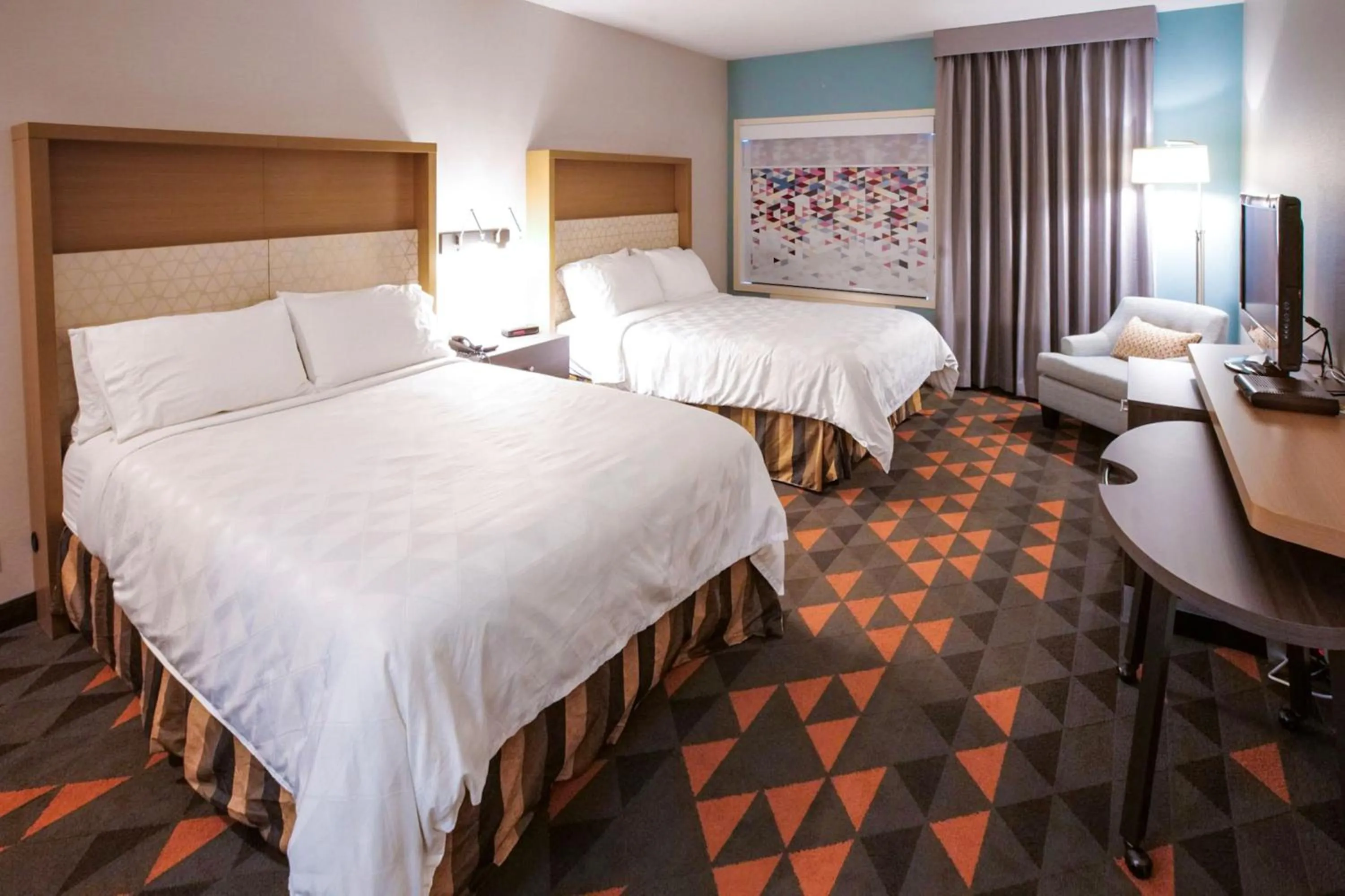 Photo of the whole room, Bed in Holiday Inn Hotel & Suites Osoyoos by IHG