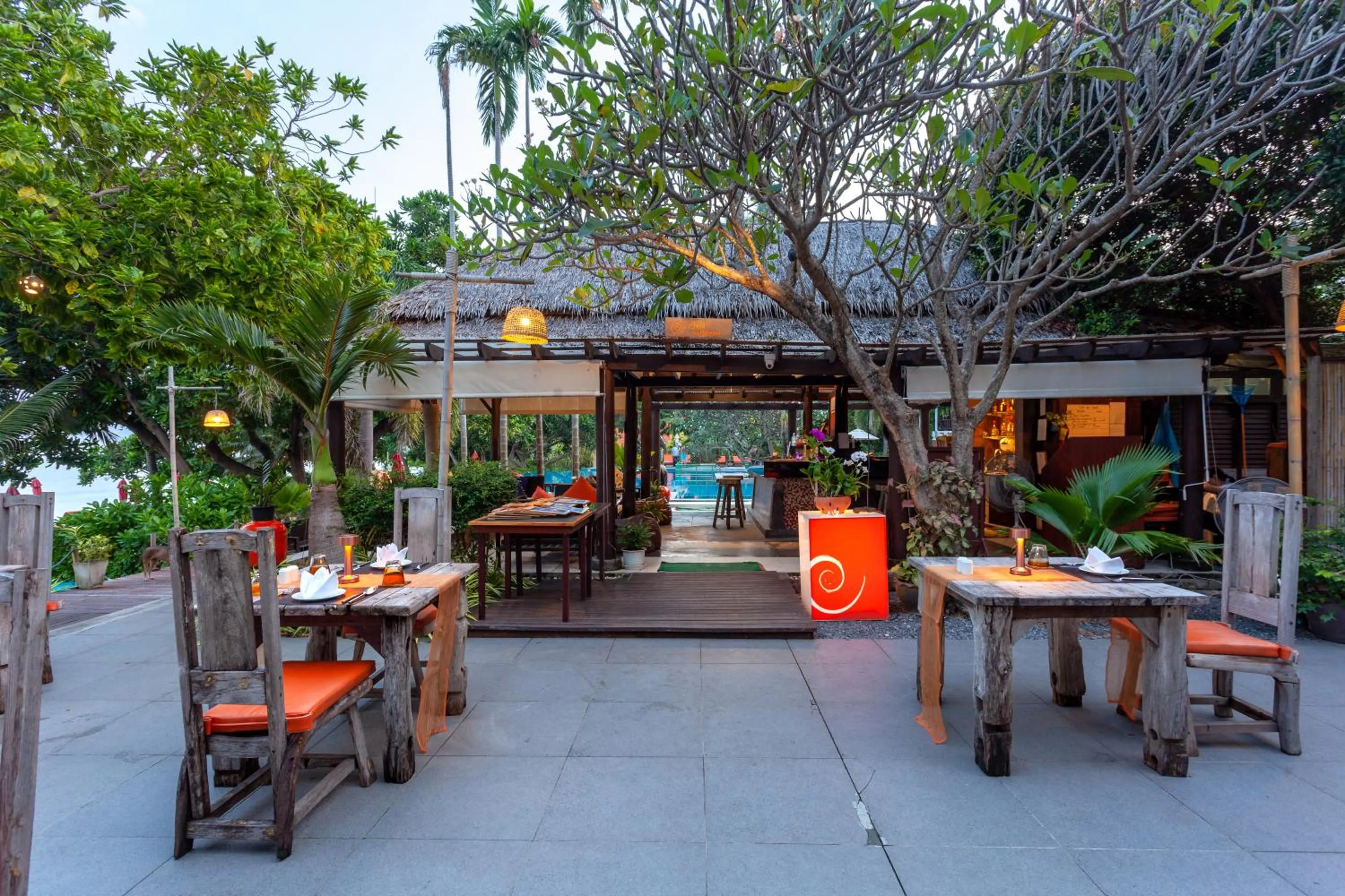 Restaurant/places to eat in New Star Beach Resort