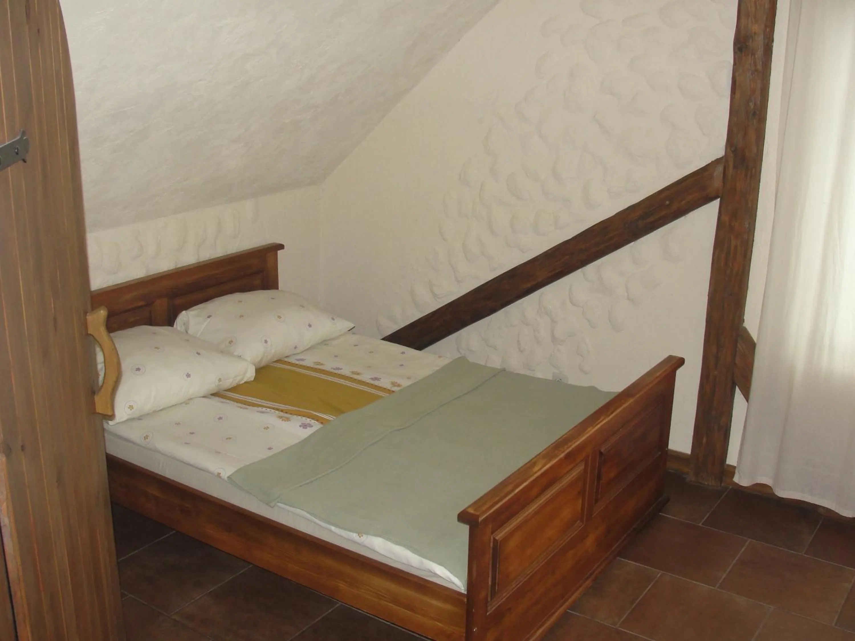 Bed in Pokoje i domki Saraceńska Chata