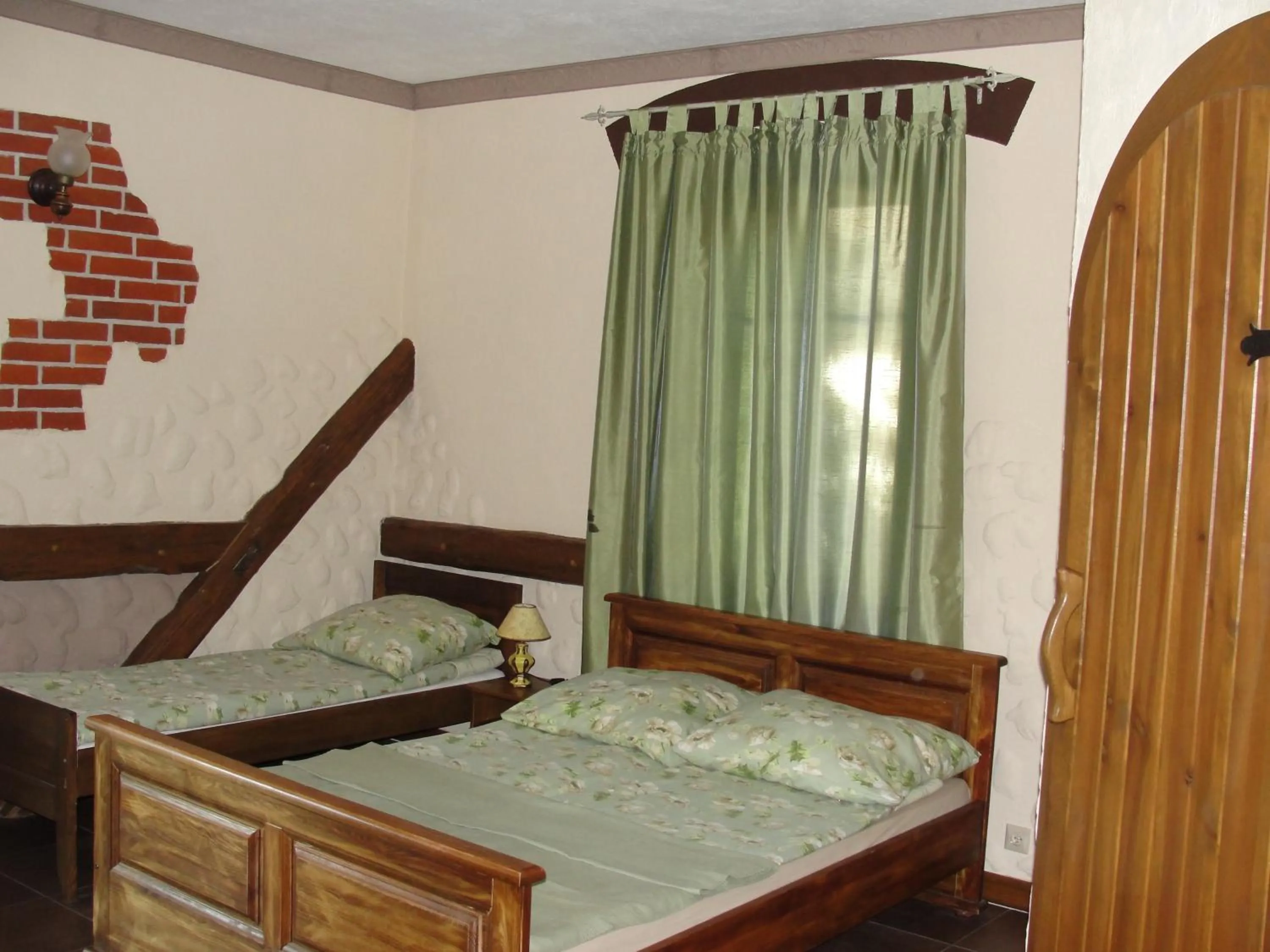 Bed in Pokoje i domki Saraceńska Chata