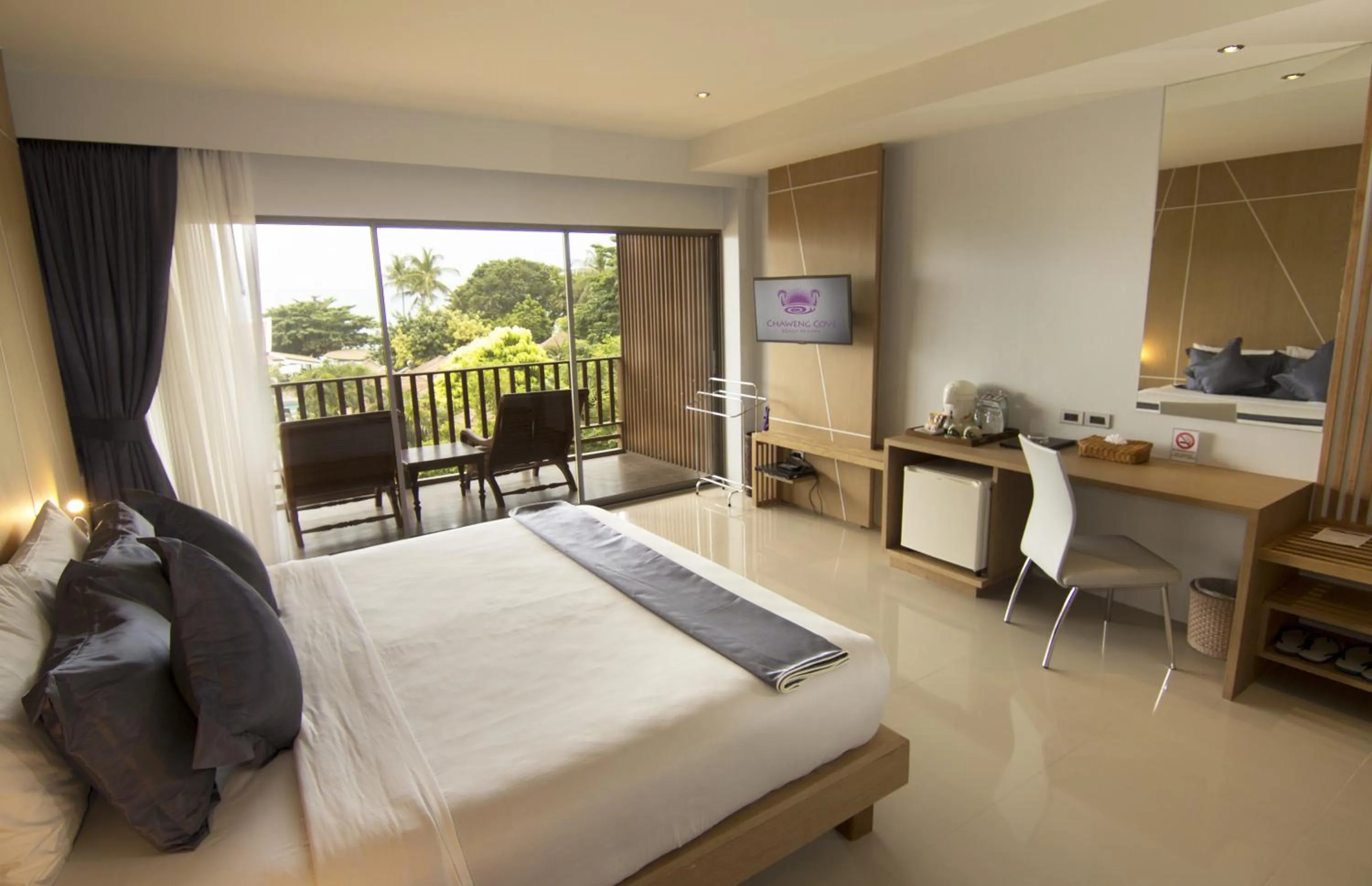 Photo of the whole room, Bed in Chaweng Cove Beach Resort
