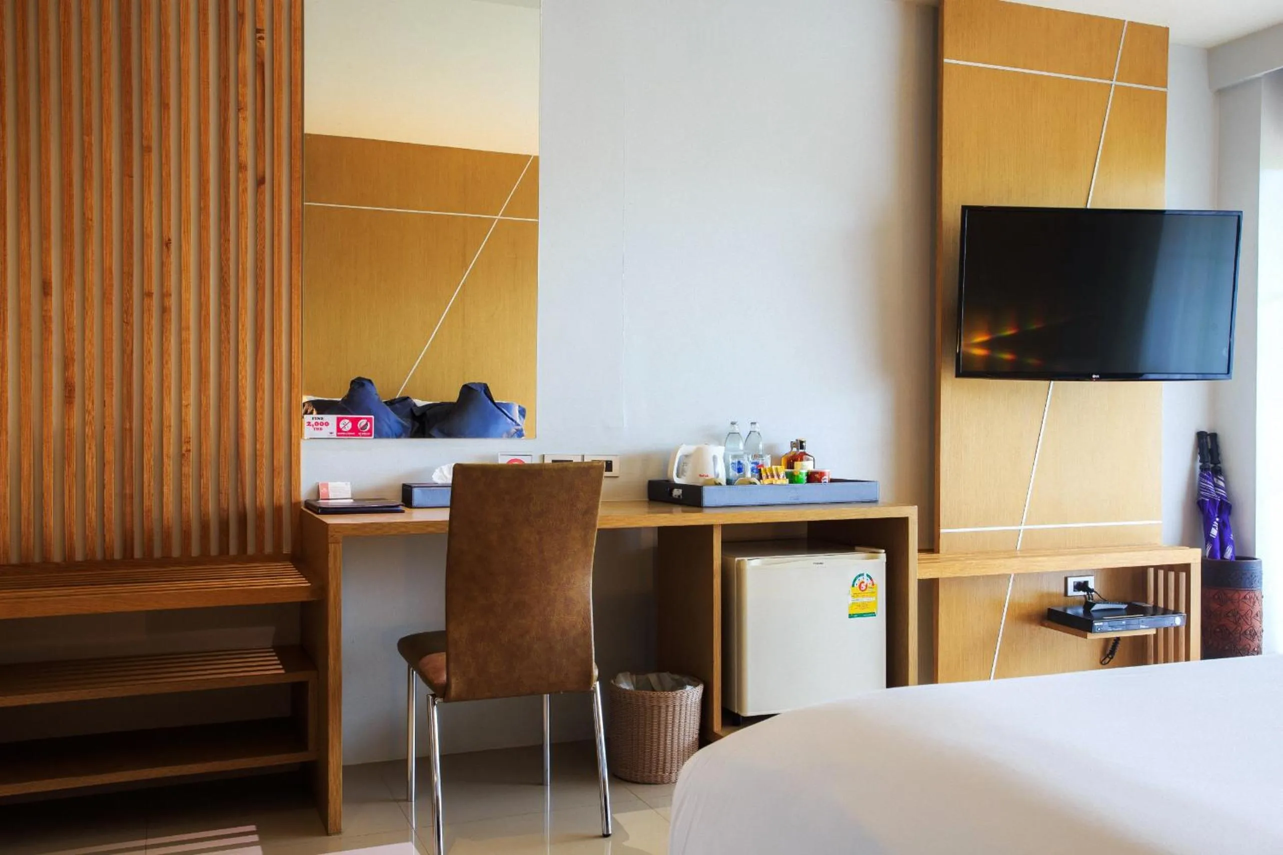 Photo of the whole room, Bed in Chaweng Cove Beach Resort