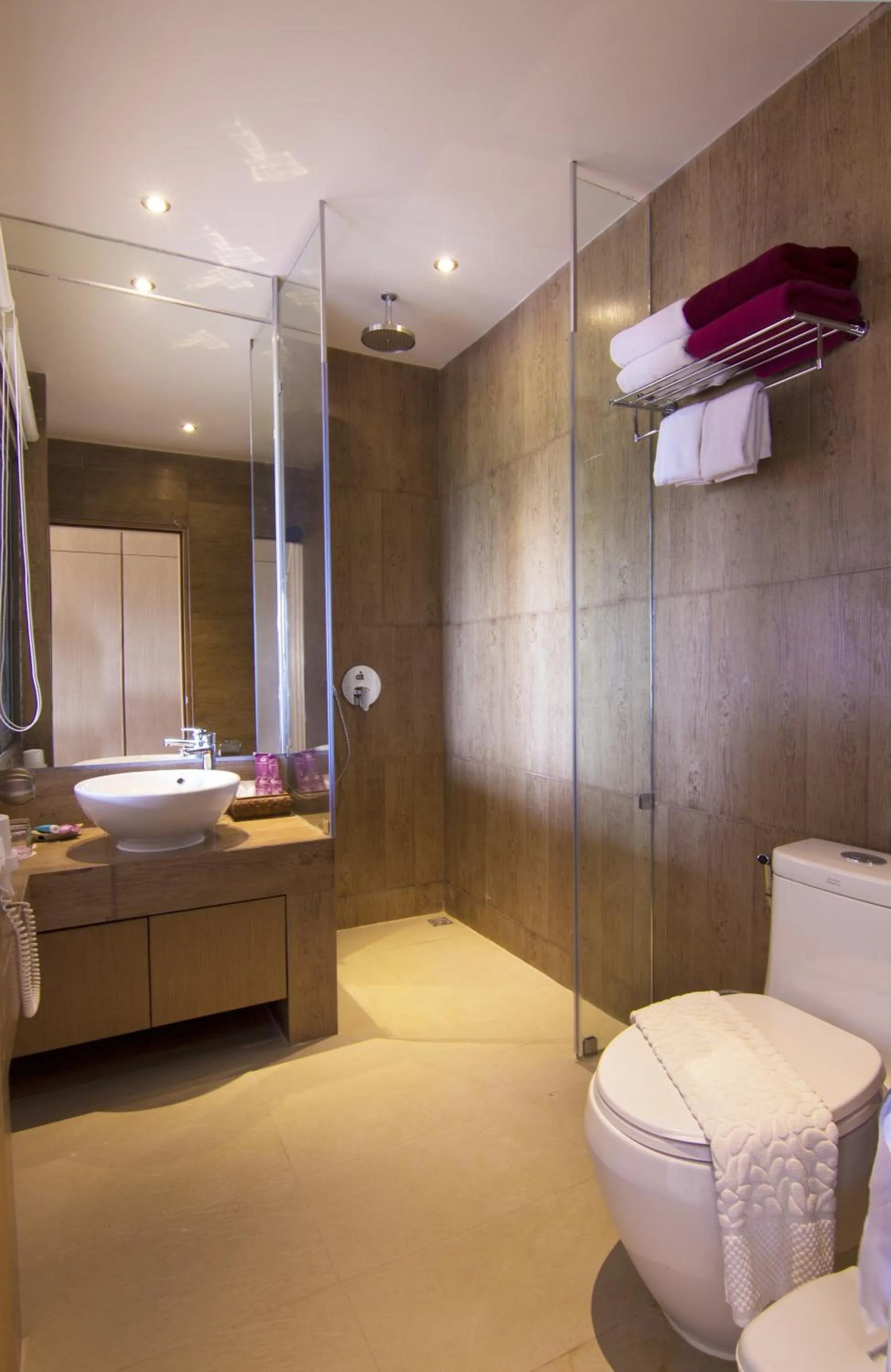 Shower in Chaweng Cove Beach Resort