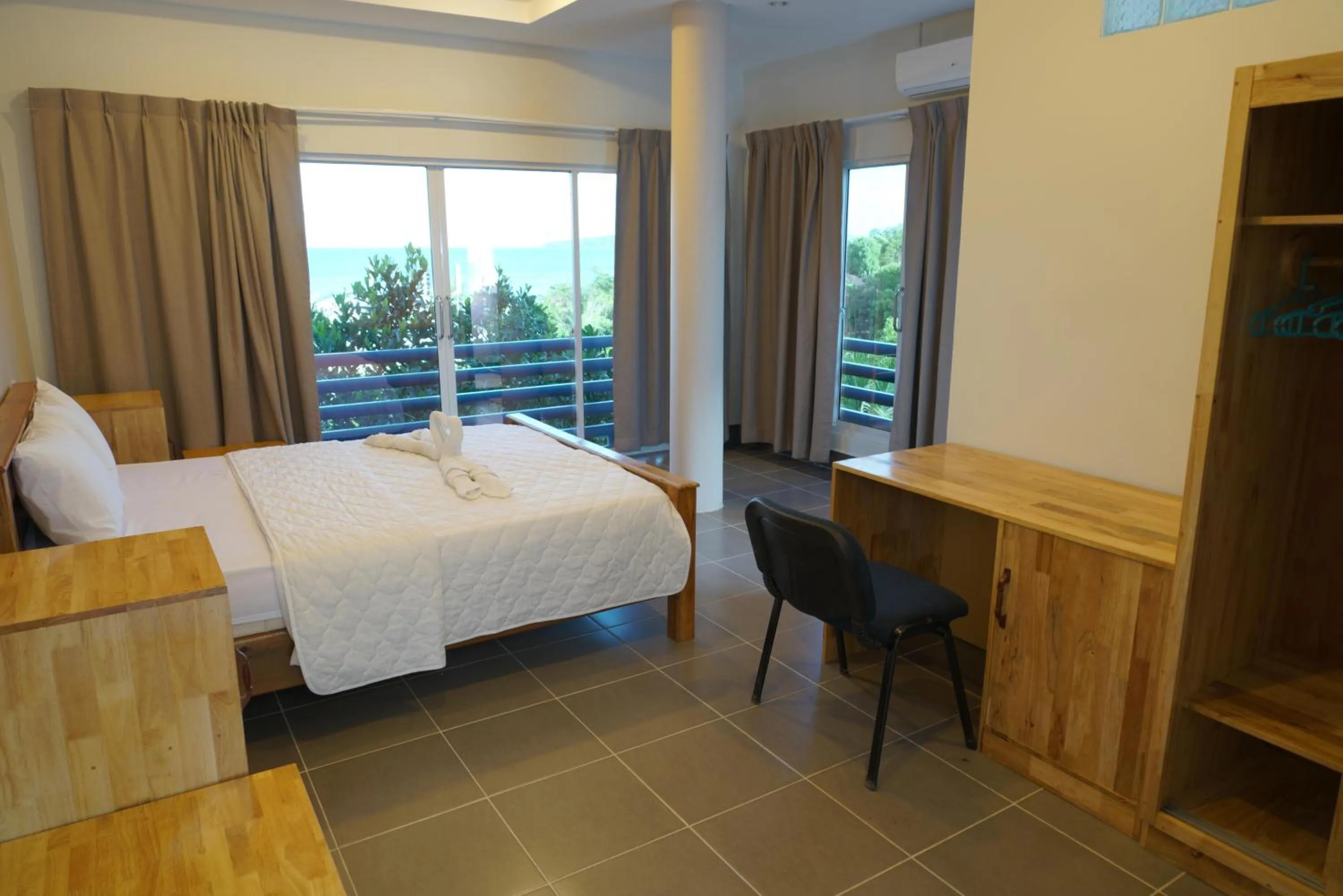 Photo of the whole room, Bed in Sok Heng Guesthouse