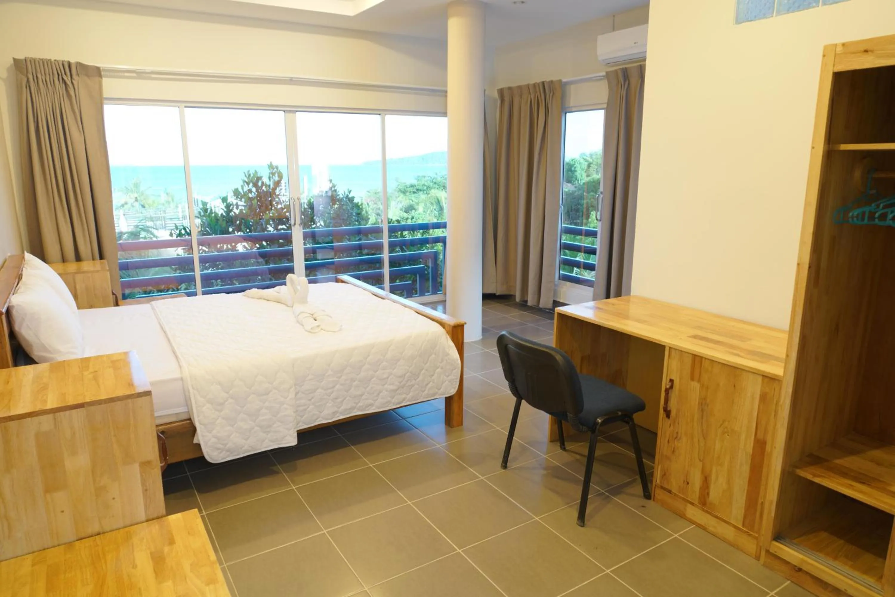 Photo of the whole room, Bed in Sok Heng Guesthouse