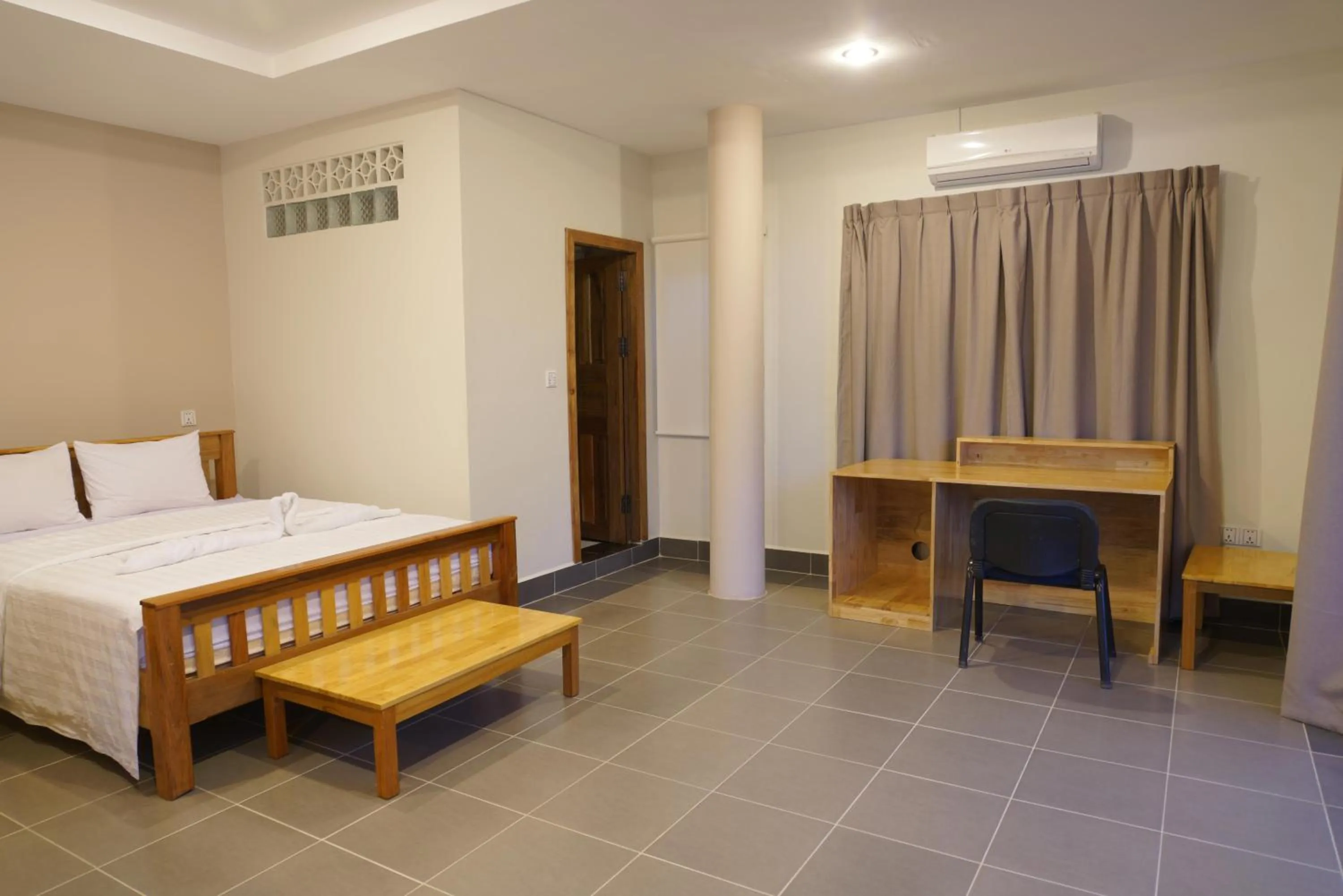 Photo of the whole room, Bed in Sok Heng Guesthouse